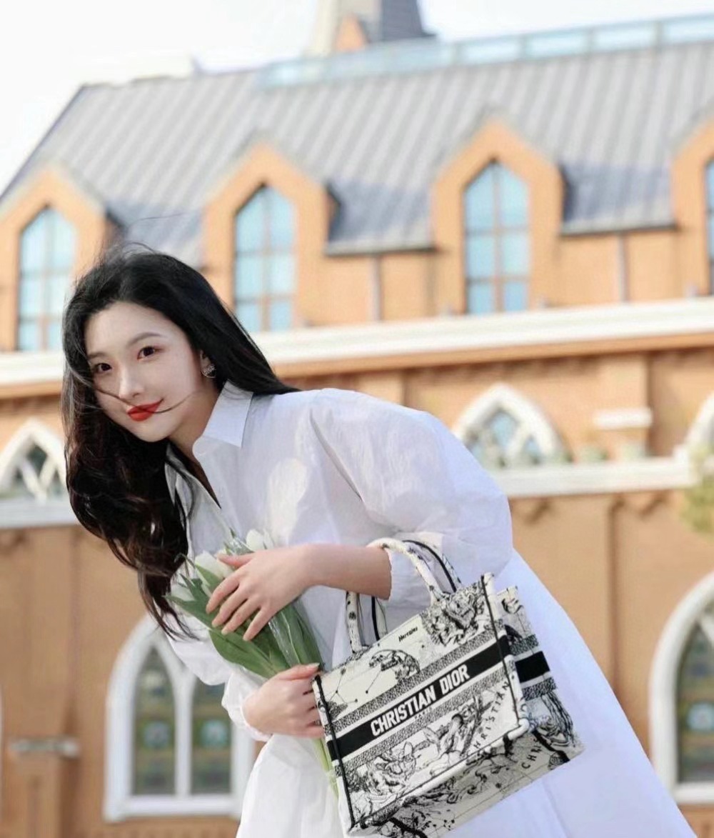 b.JPG
