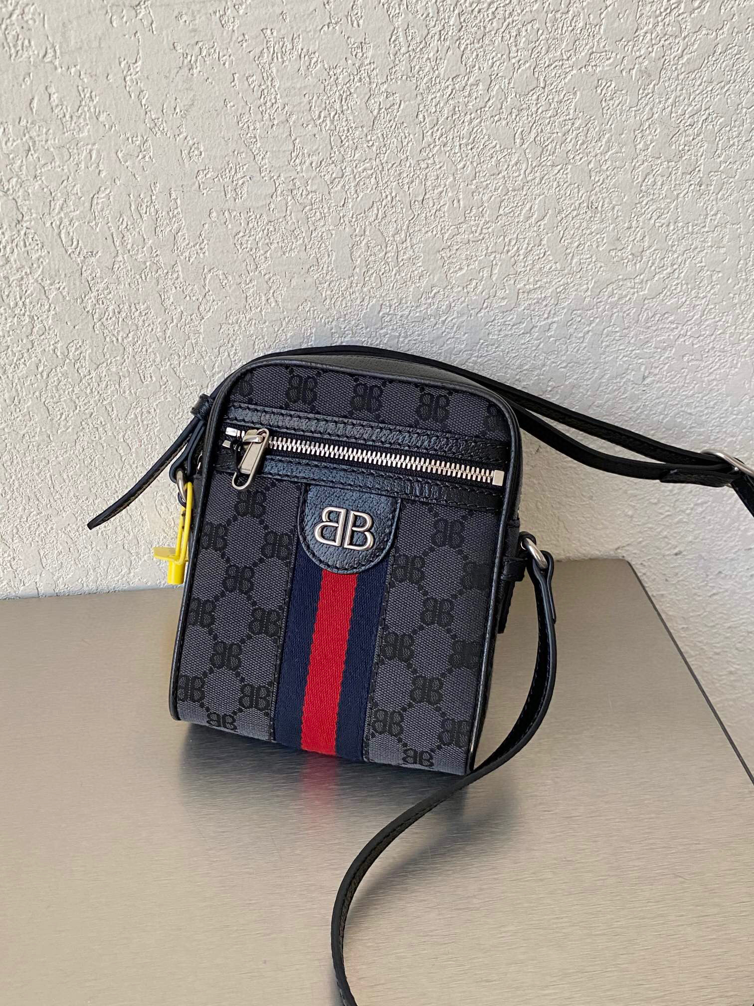 발렌시아가 Balenciaga x Gucci 680129 코팅 캔버스 Hacker 숄더 ZIP 백 블랙 17.8cm