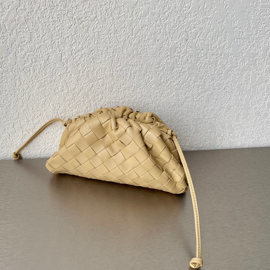 보테가베네타 Bottega Veneta 585852 The pouch It bag 미니 파우치 22cm