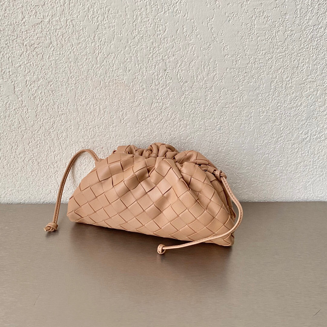 보테가베네타 Bottega Veneta 585852 The pouch It bag 미니 파우치 22cm