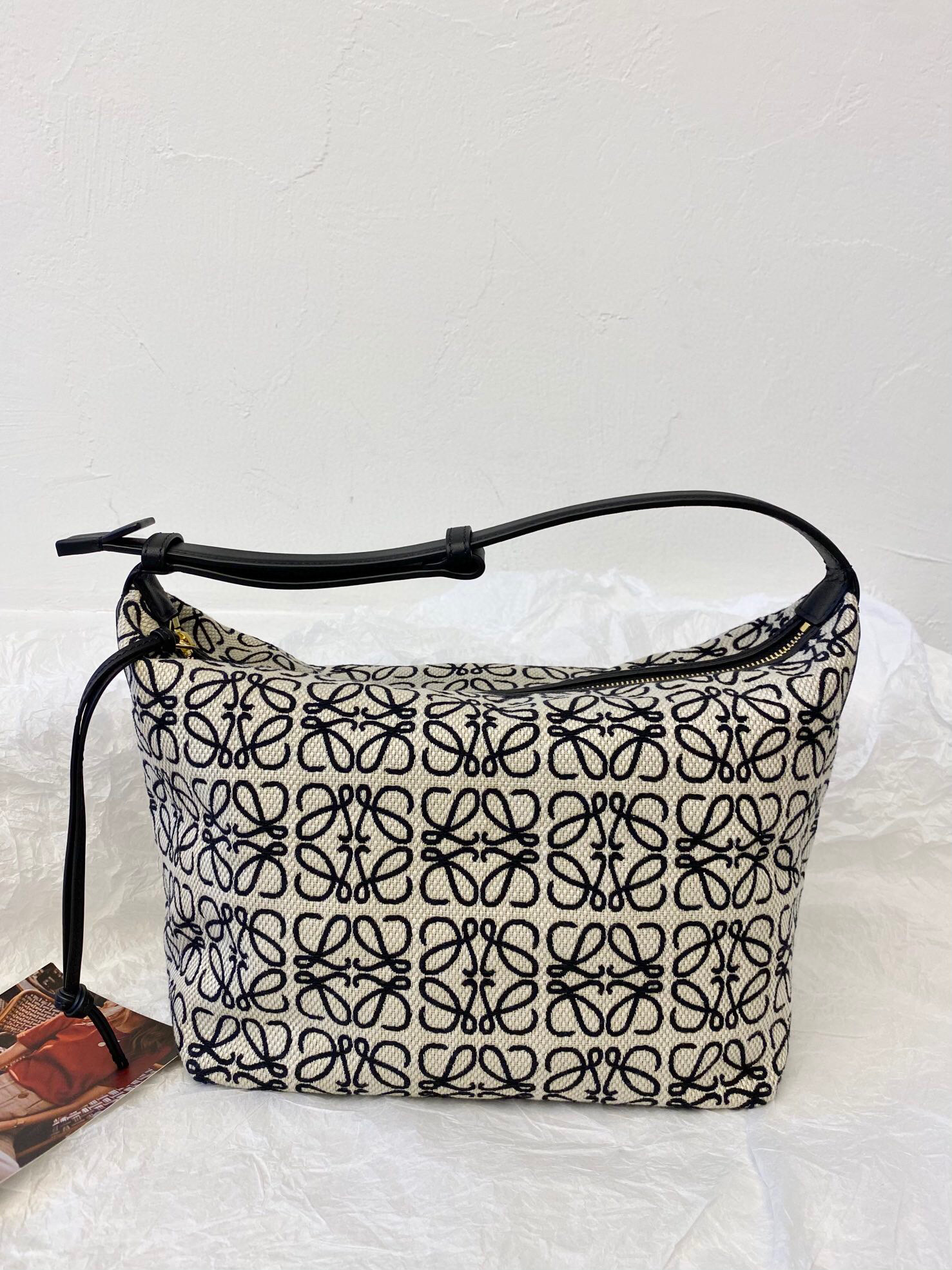 로에베 Loewe 90668 Cubi 숄더백 35.5cm