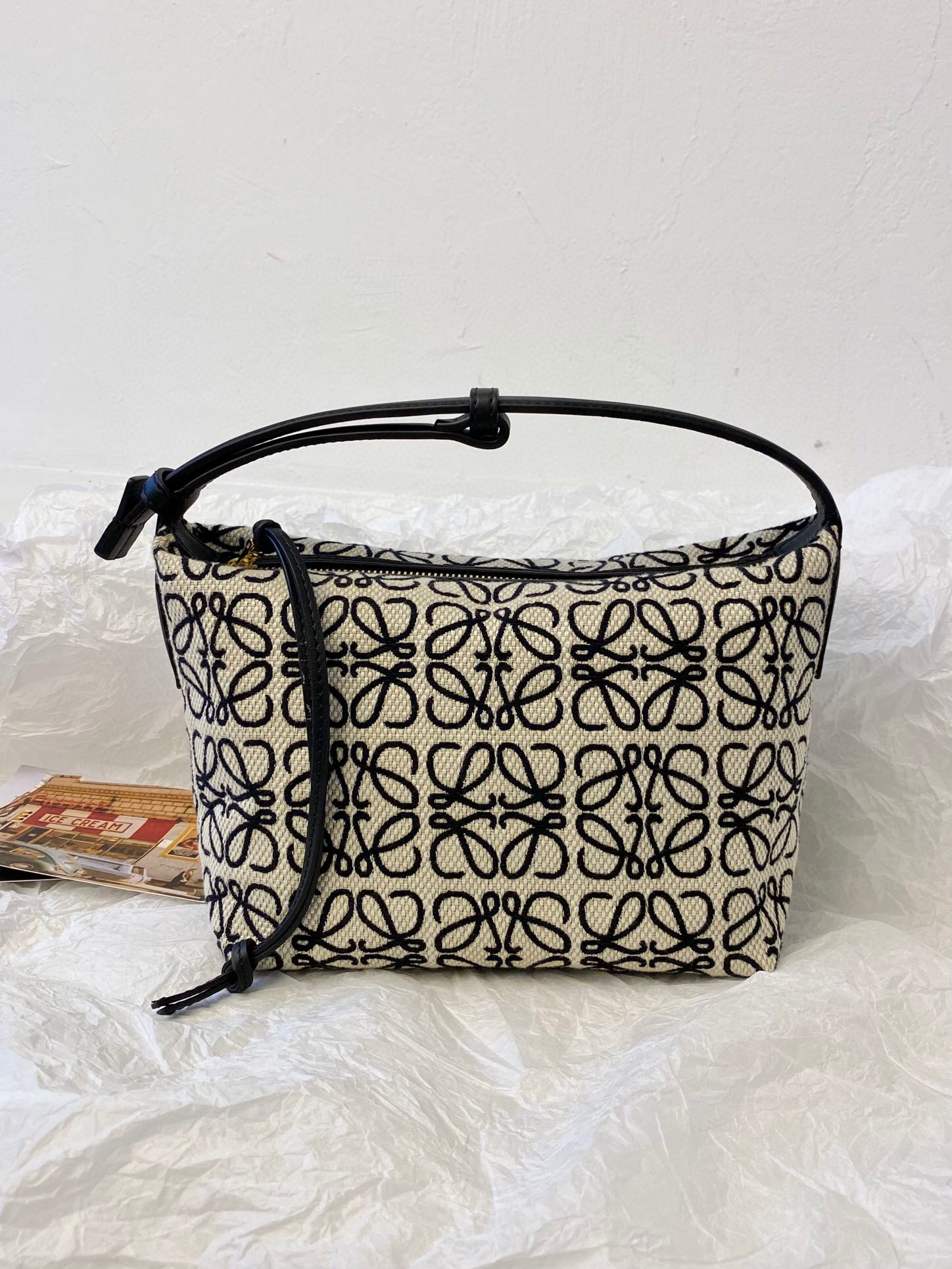 로에베 Loewe 90675 Cubi 숄더백 20.5cm