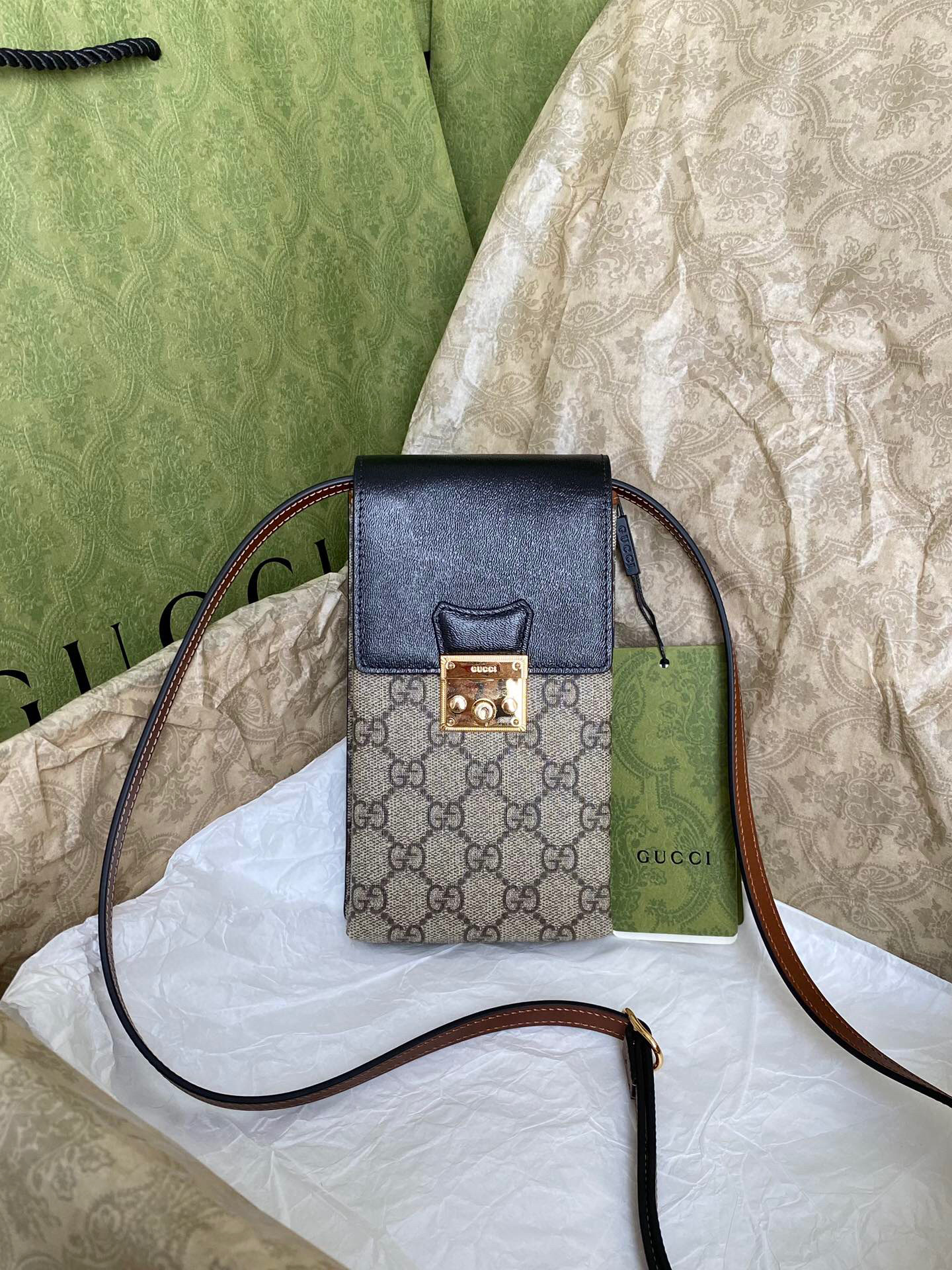 구찌 Gucci 658229 Padlock 핸드폰 가방 19cm