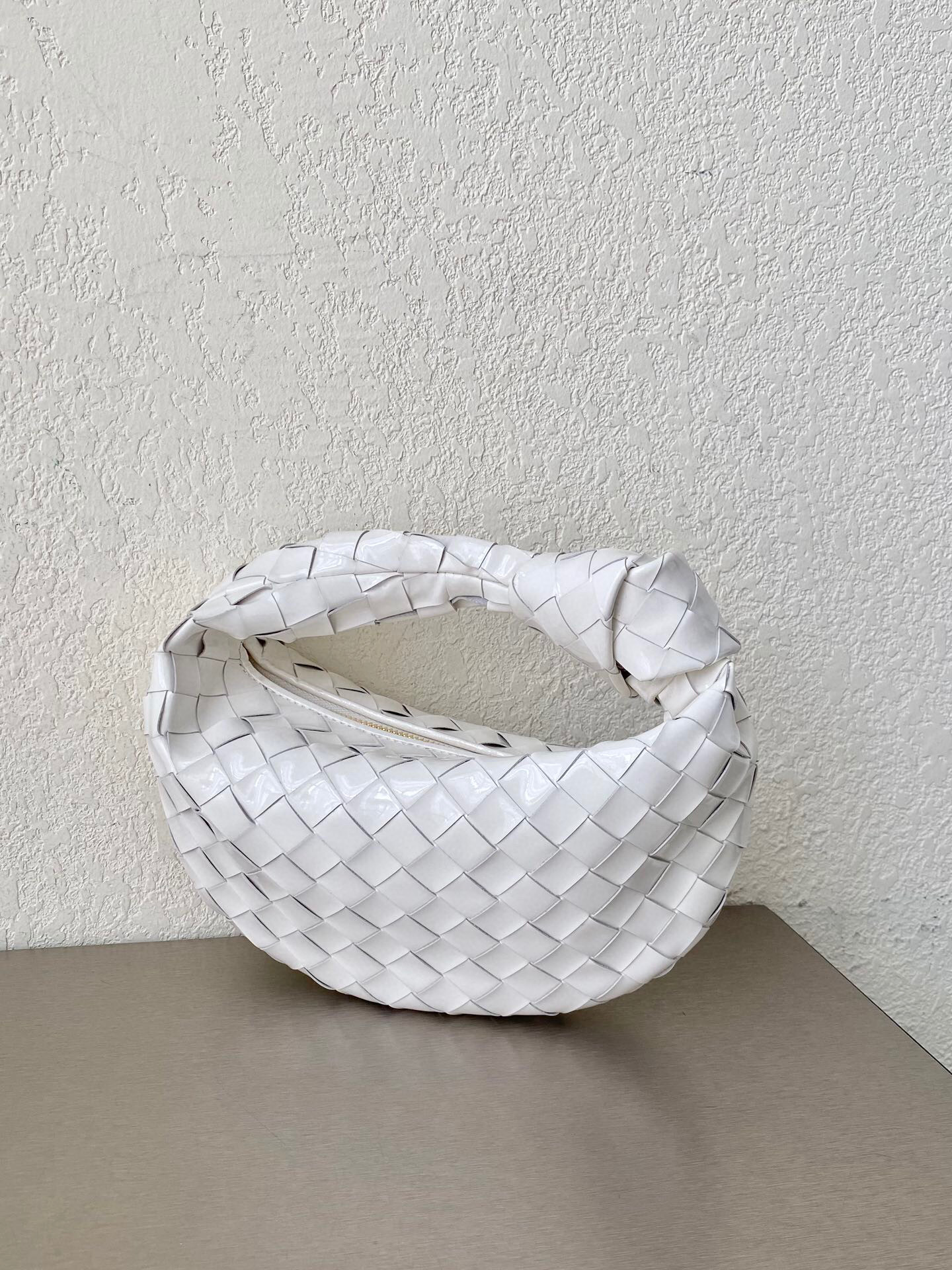 보테가베네타 Bottega Veneta 651876 Jodie mini 미니 조디 28cm
