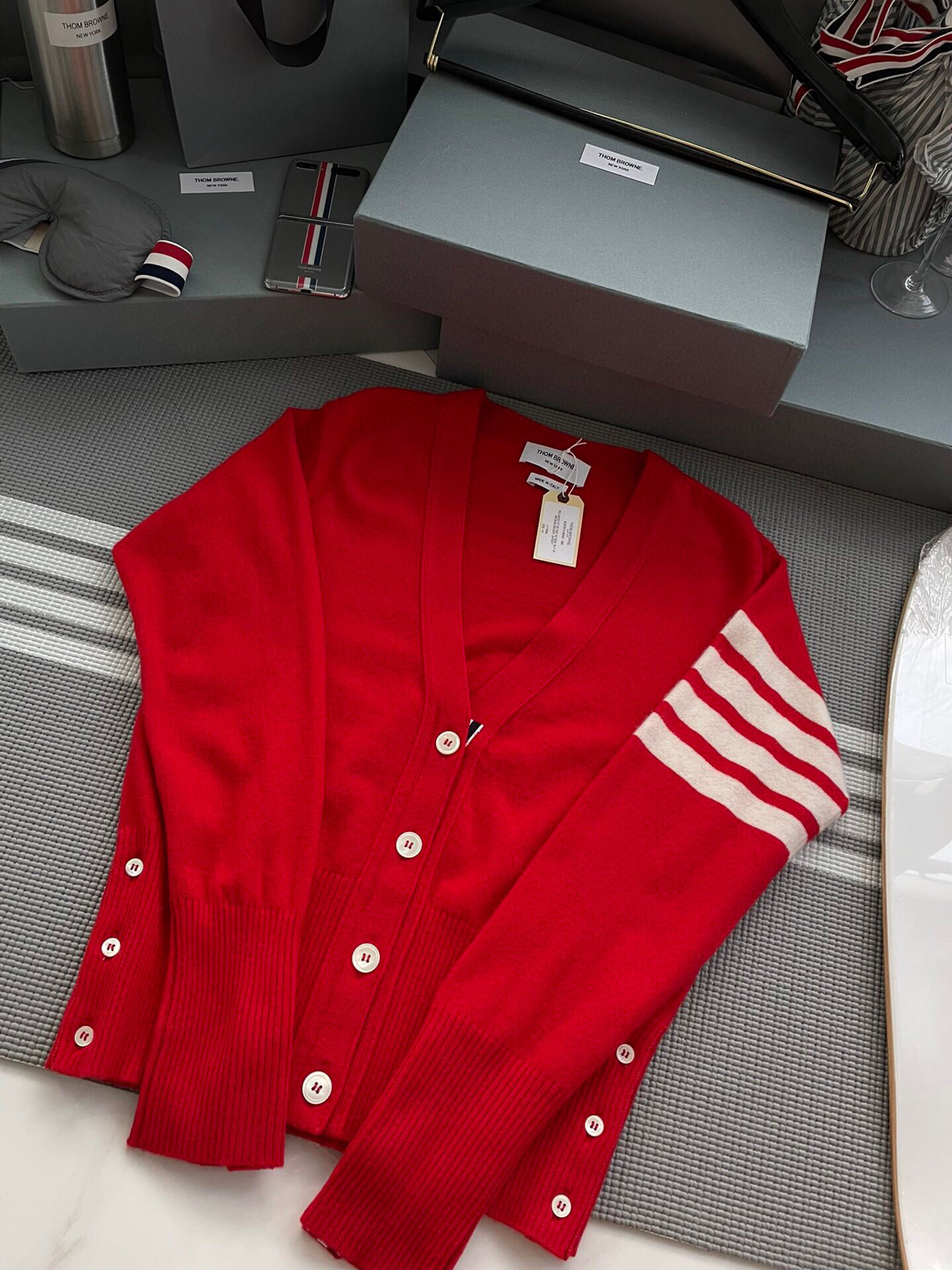 톰브라운 Thom Browne 가디건 레드