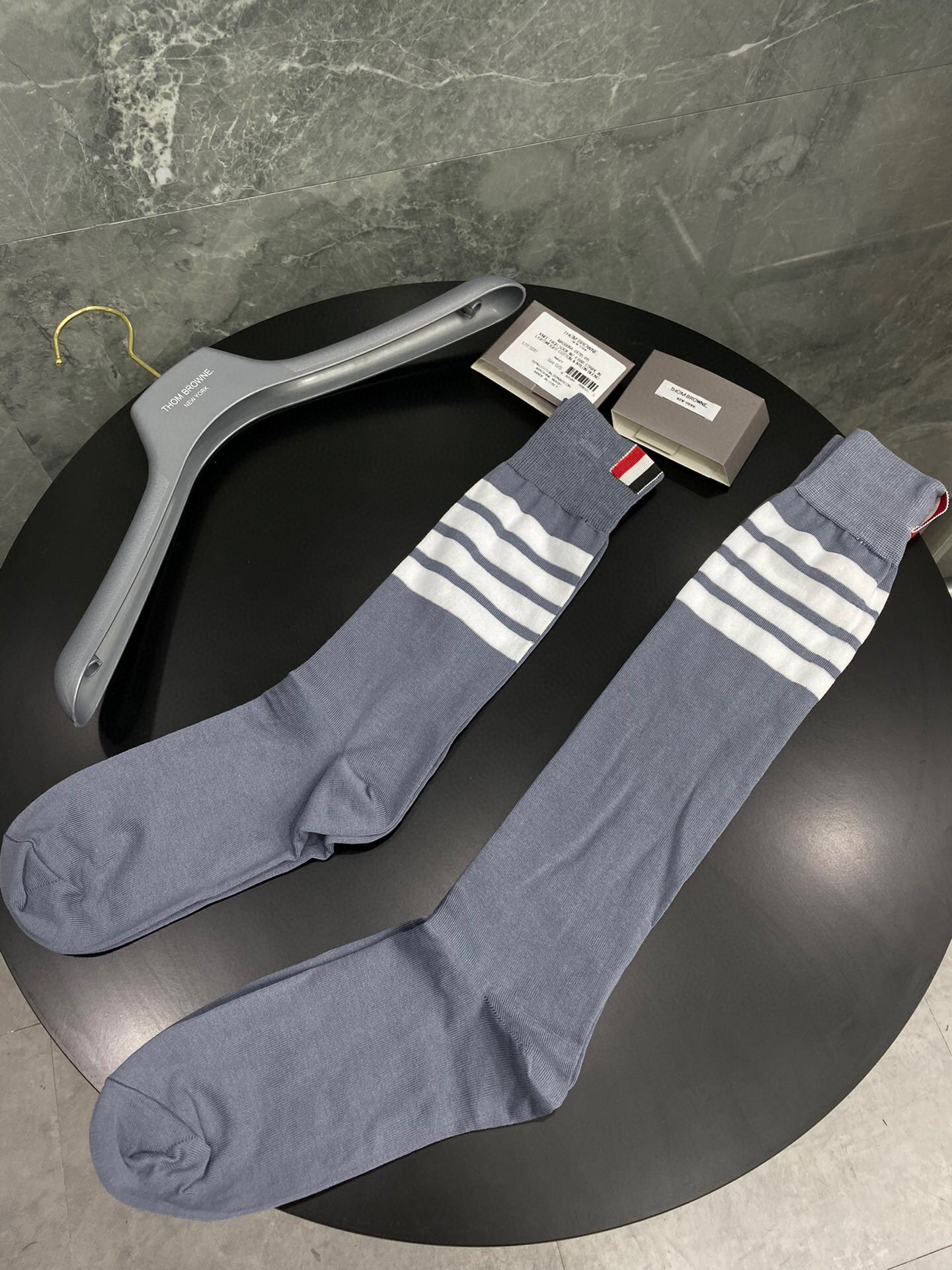 톰브라운 Thom Browne 다리 양말 그레이