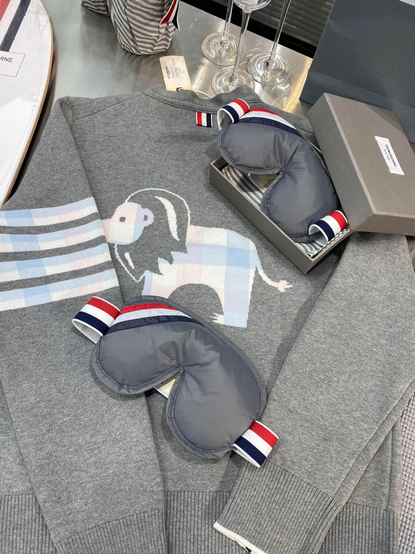 톰브라운 Thom Browne 안대