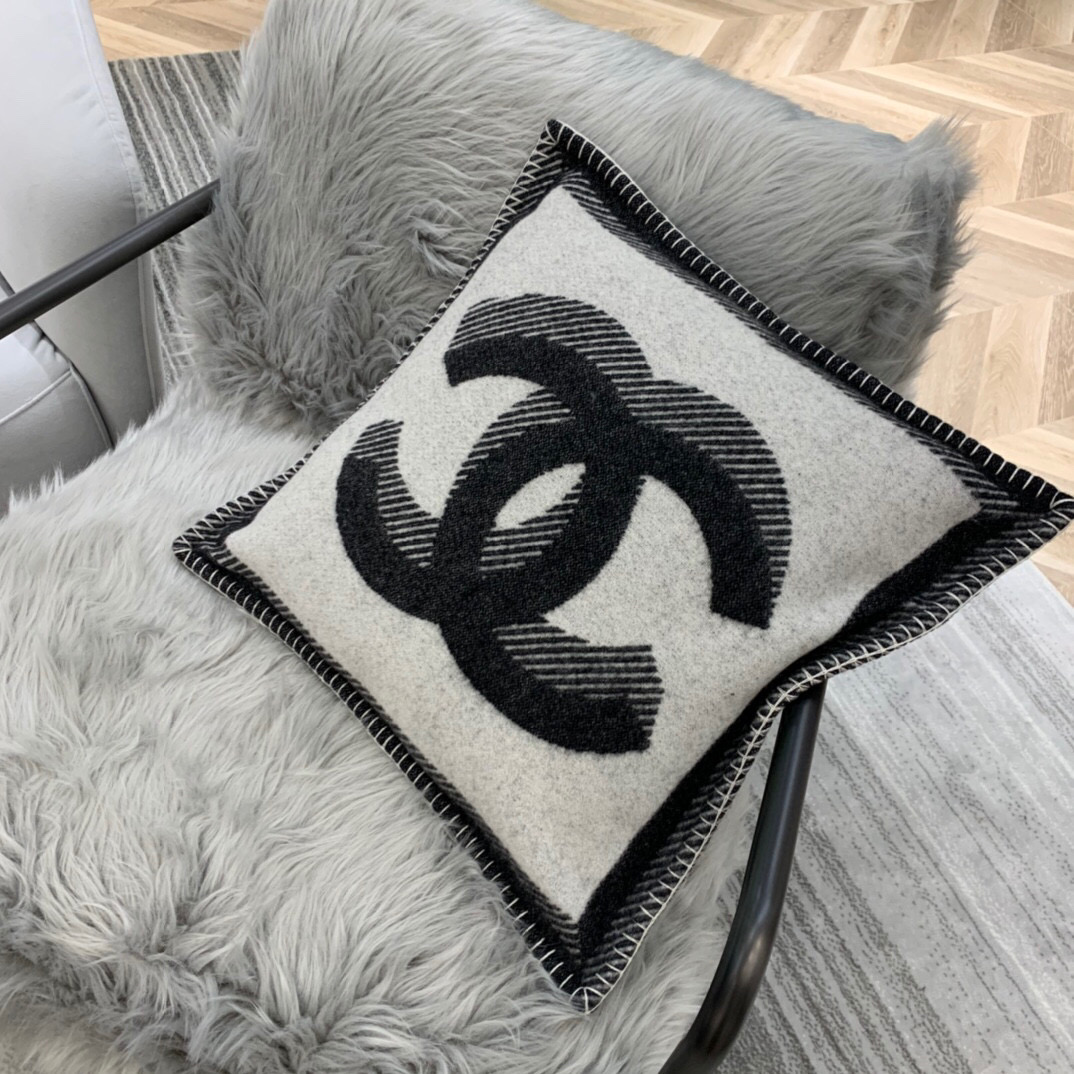 샤넬 CHANEL 쿠션 블랙 50CM