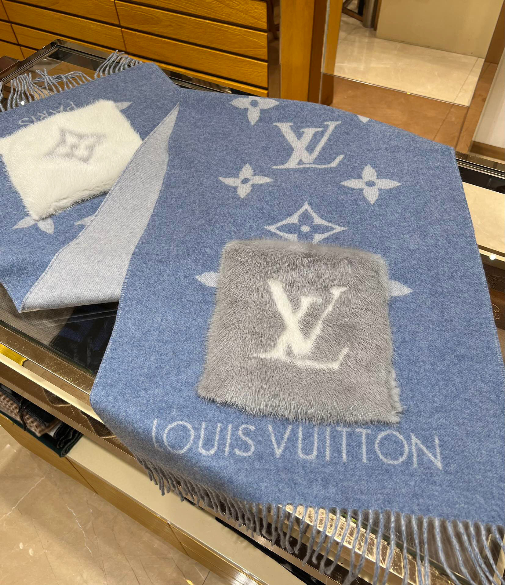 루이비통 Louis Vuitton M76342 콜드 레이캬비크 스카프 블루