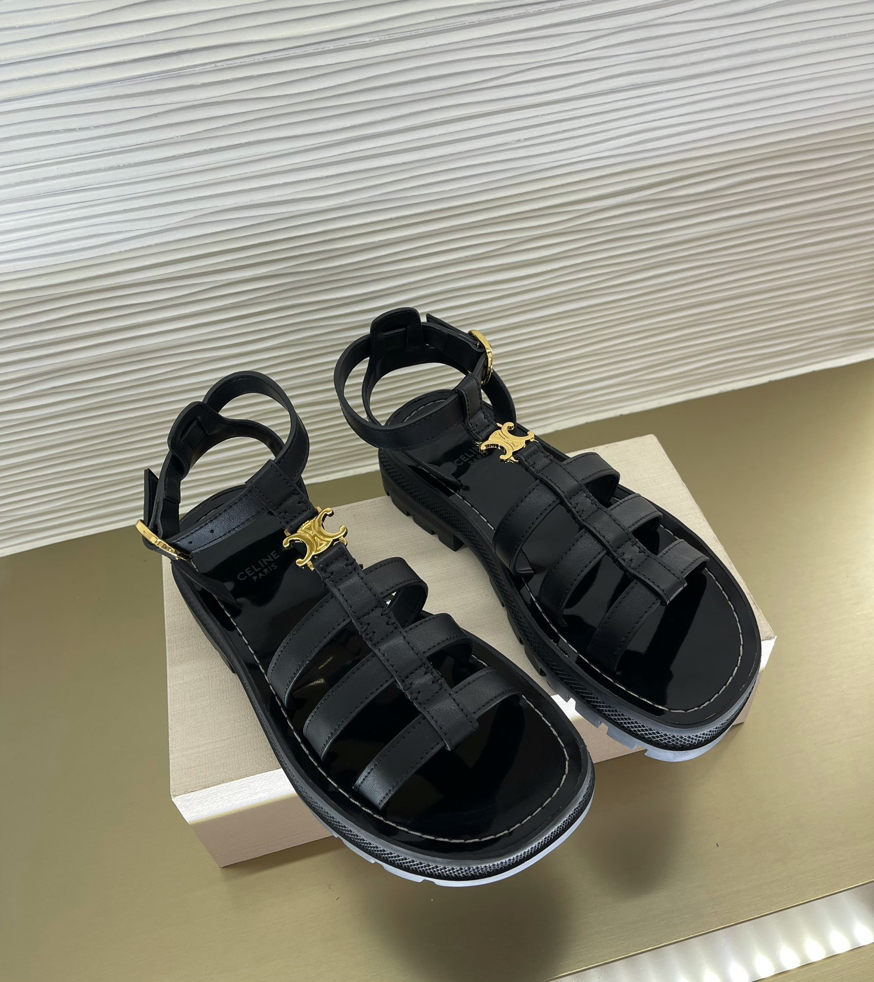 셀린느 CELINE CLEA TRIOPHE GLADIATOR 청키 샌들 베지터블