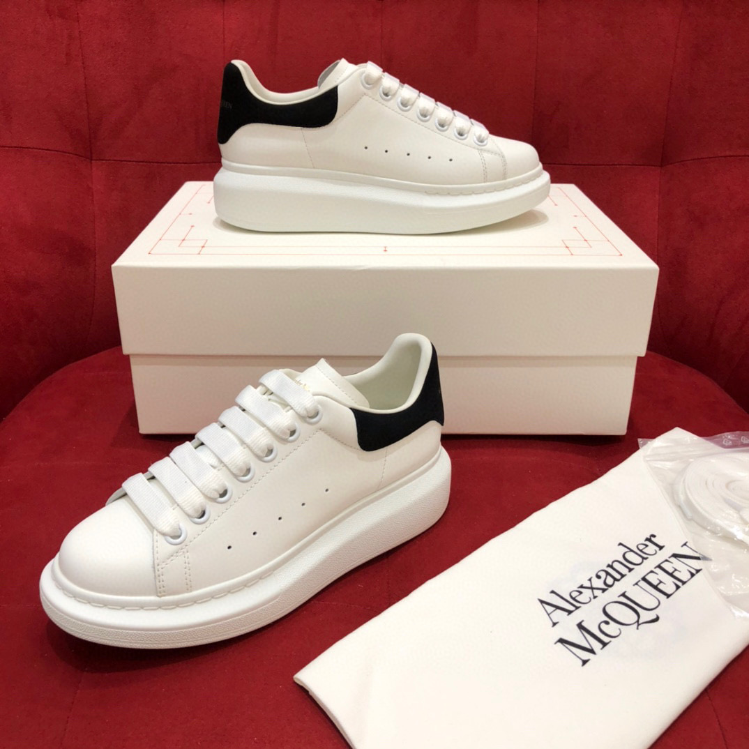 McQueen 스니커즈