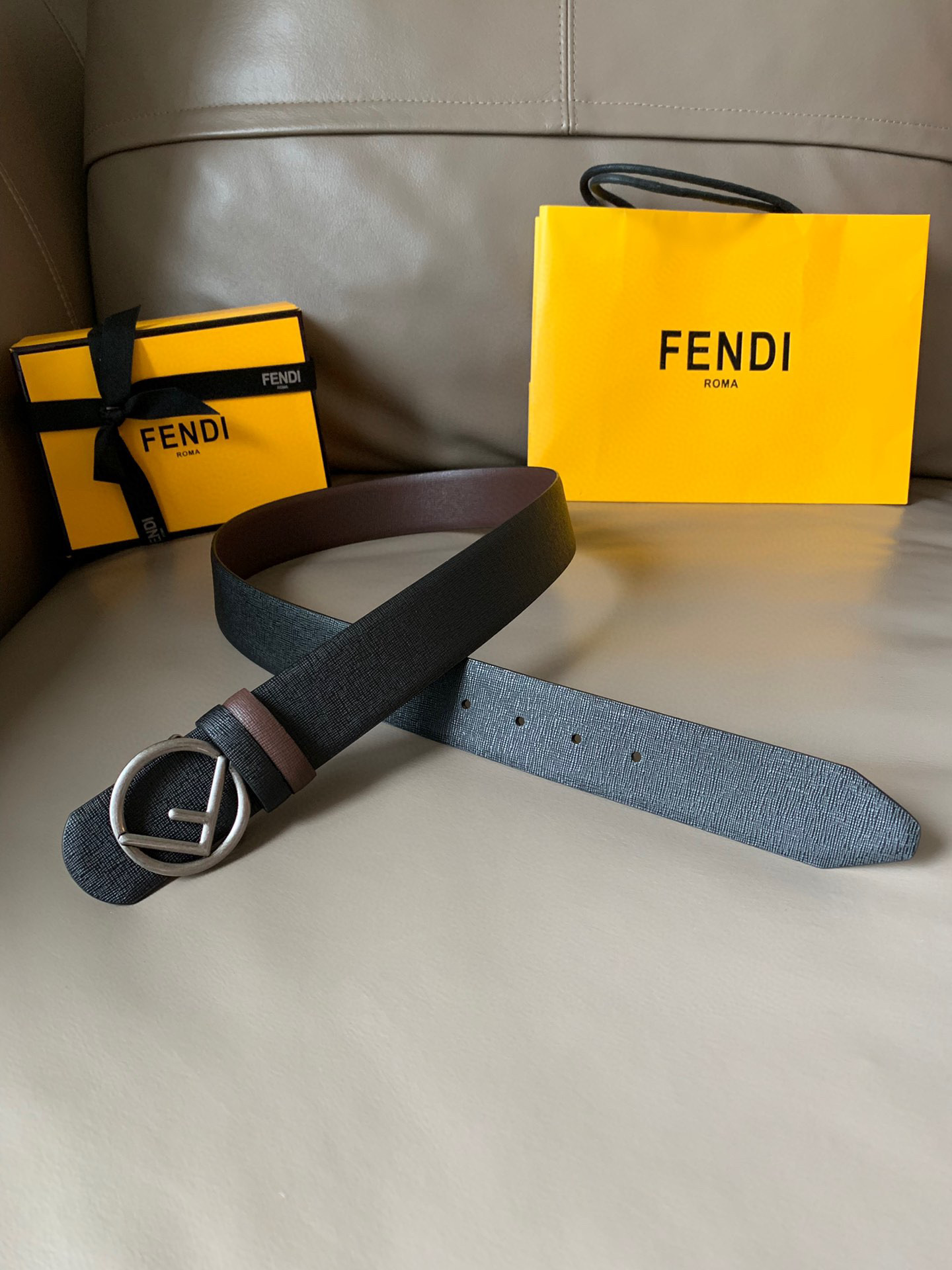 펜디 FENDI 블랙 40mm