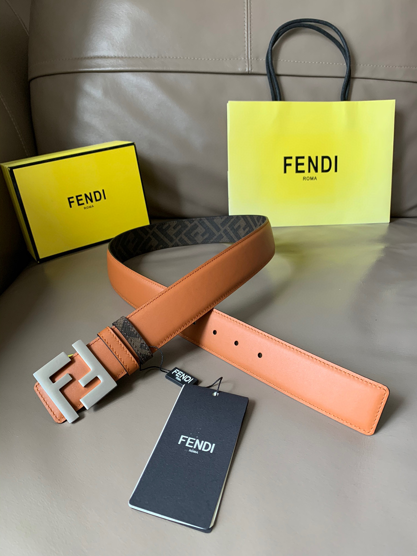 펜디 FENDI 블랙 40mm