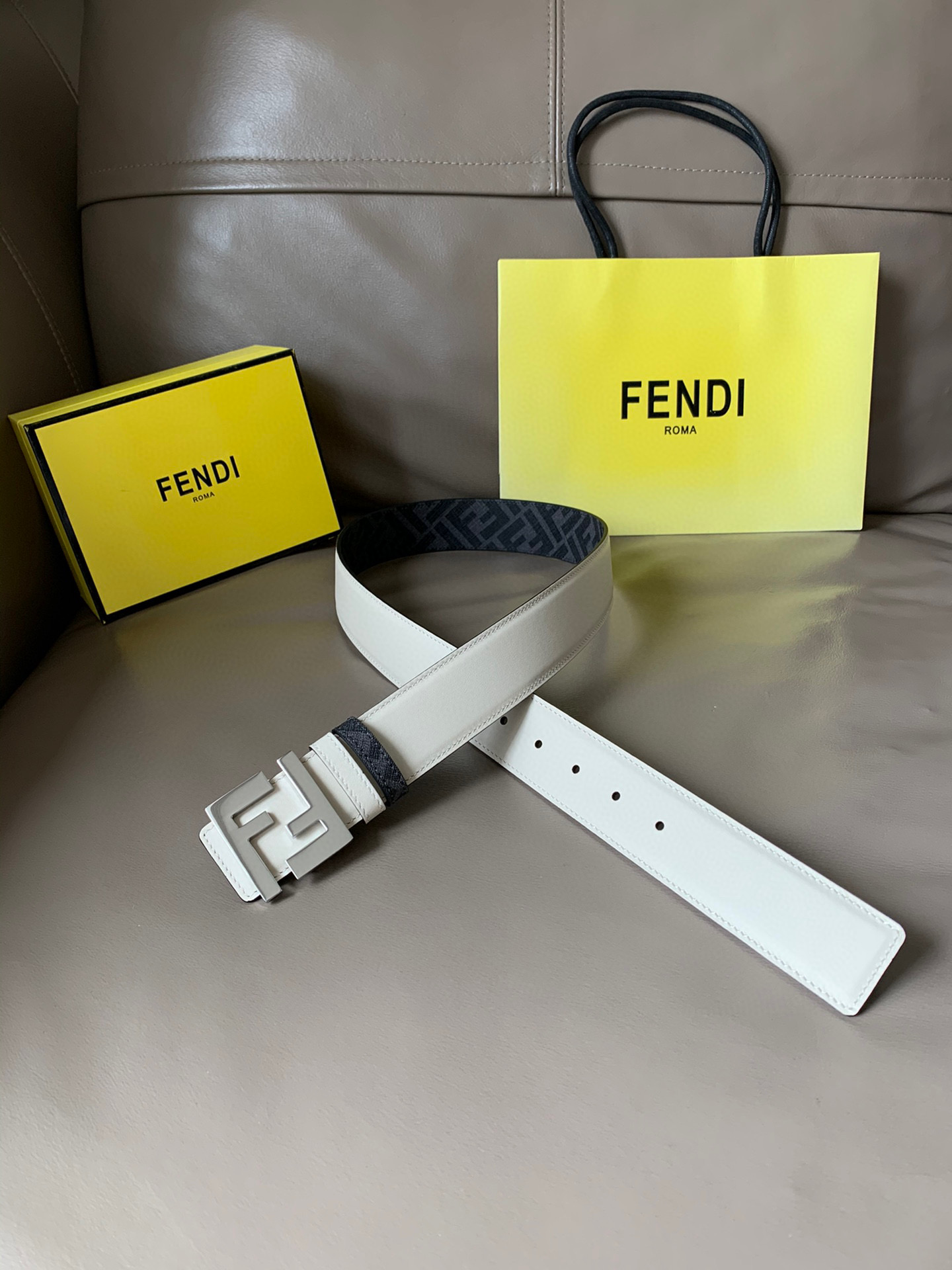 펜디 FENDI 블랙 40mm