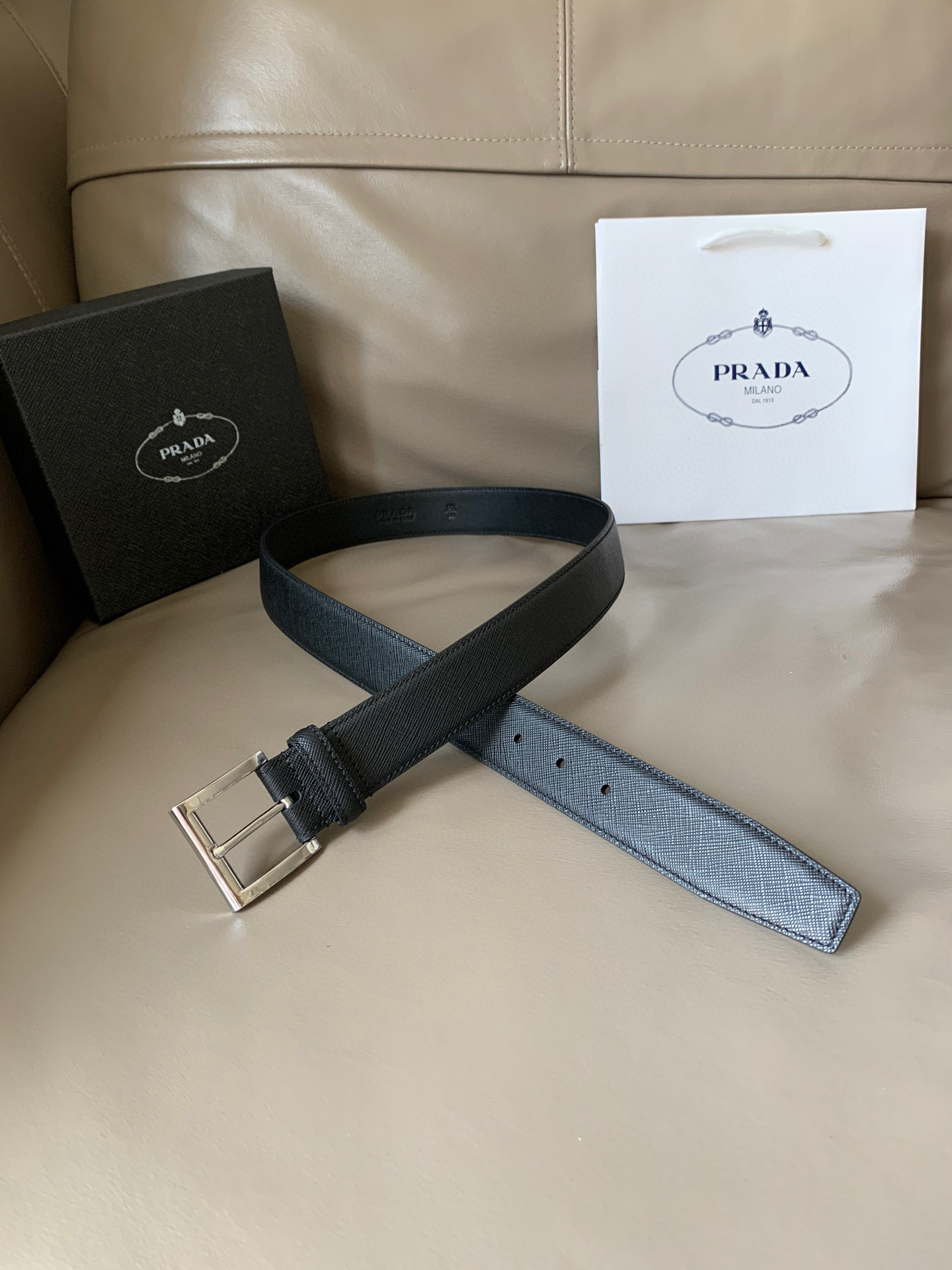 프라다 Prada 블랙 34mm