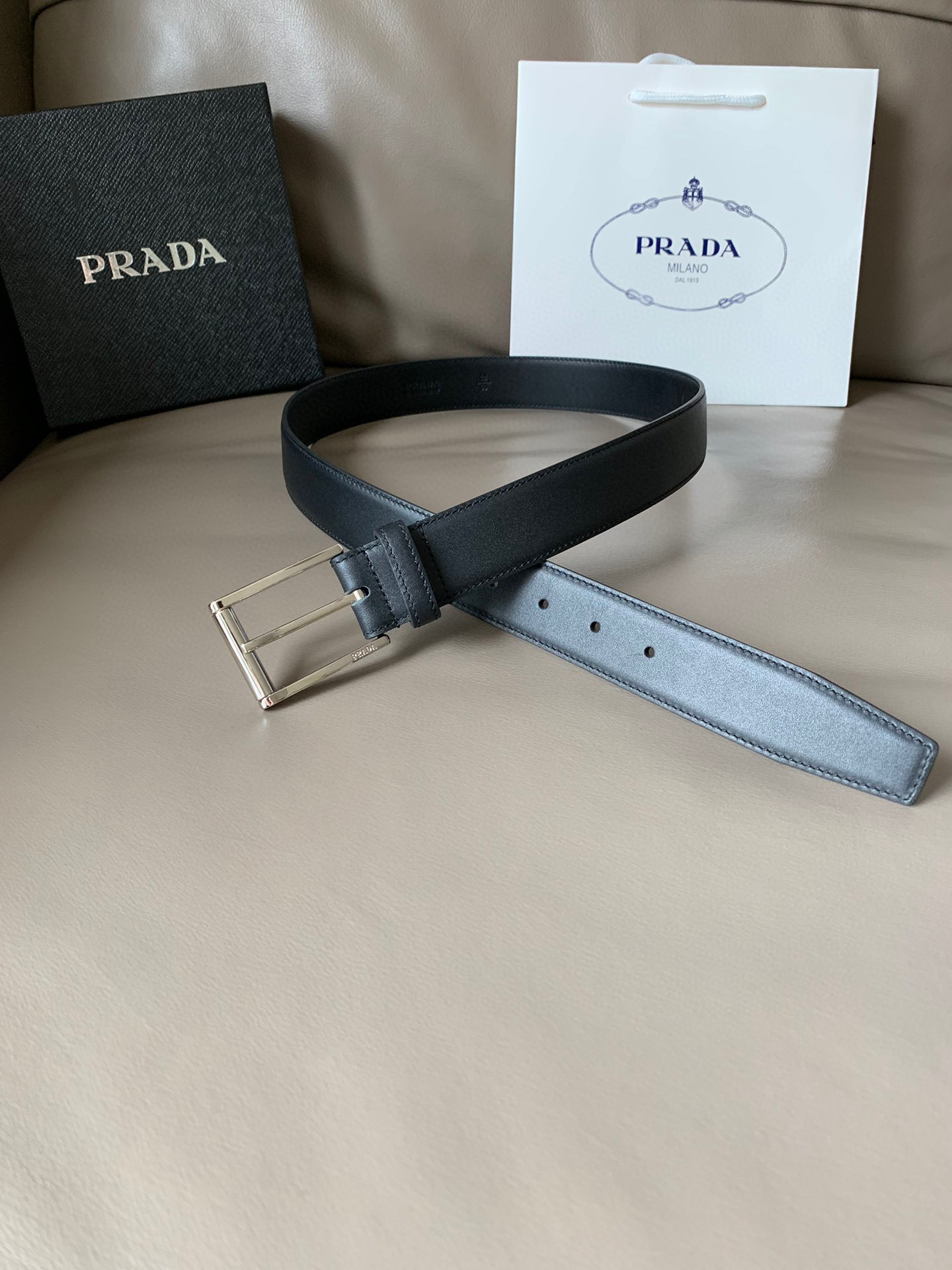 프라다 Prada 블랙 34mm