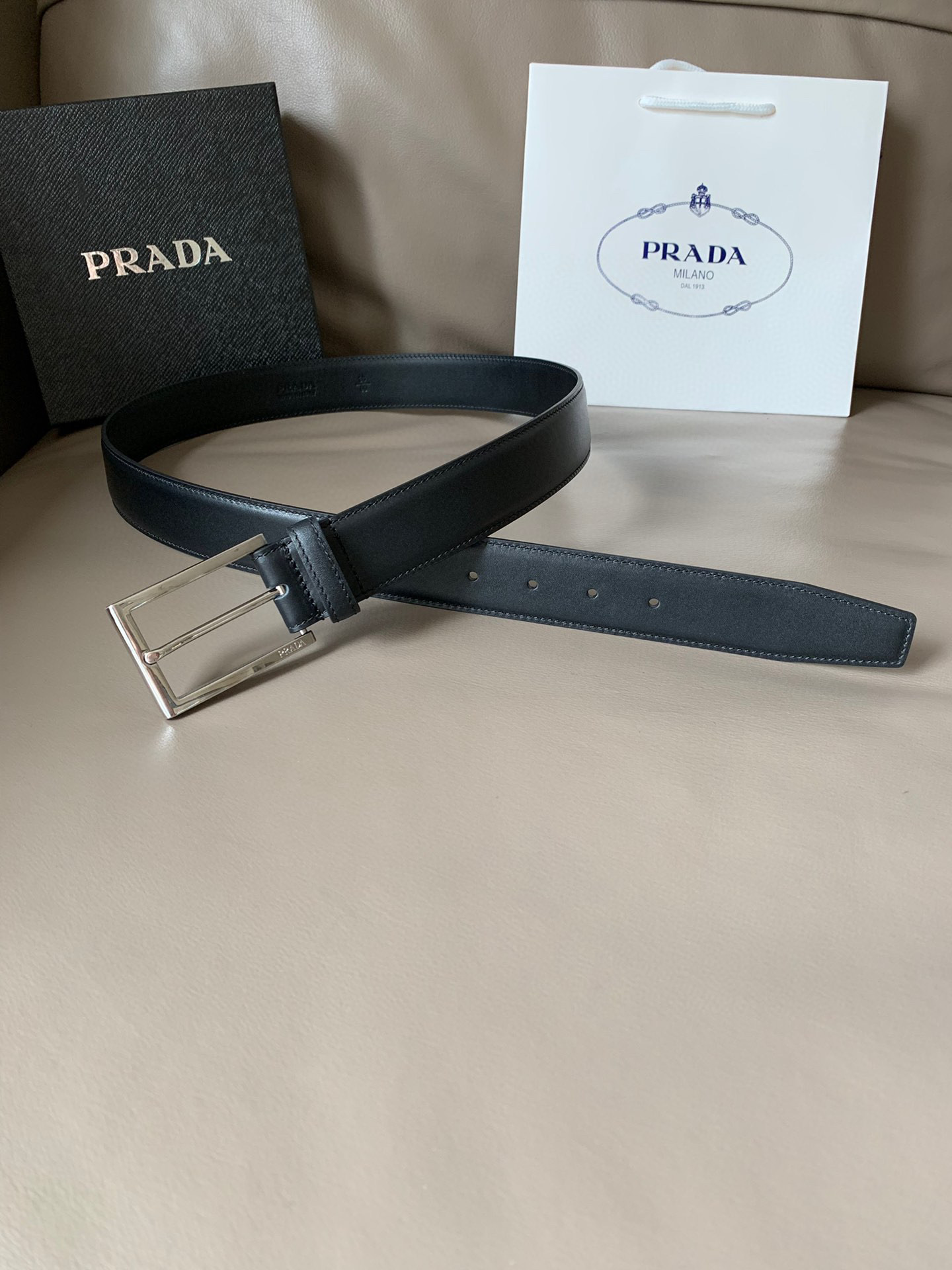 프라다 Prada 블랙 34mm