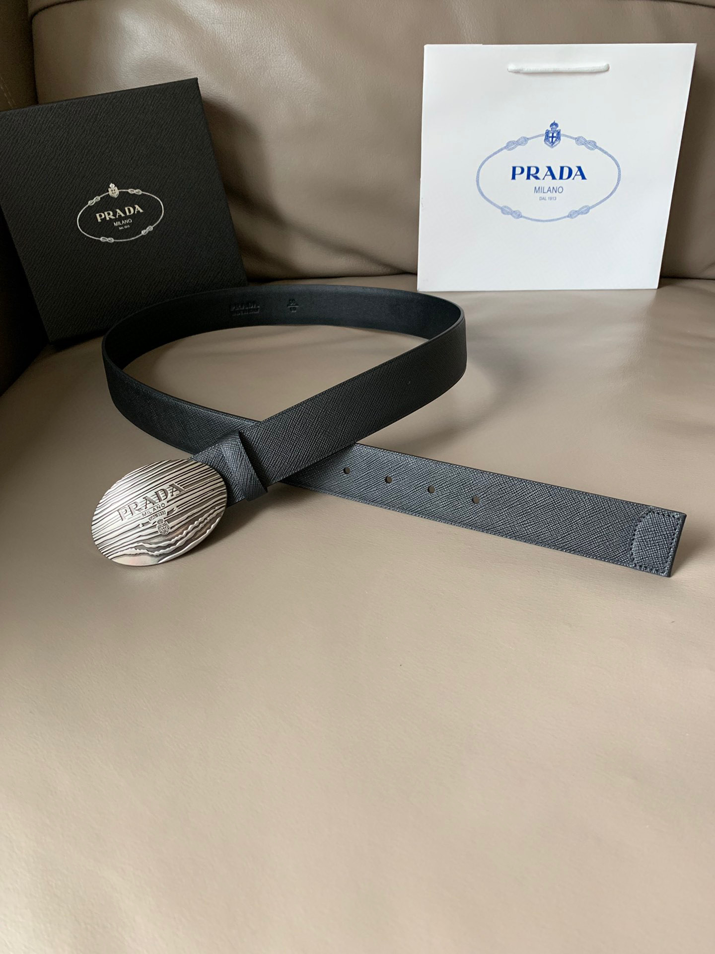 프라다 Prada 블랙 34mm