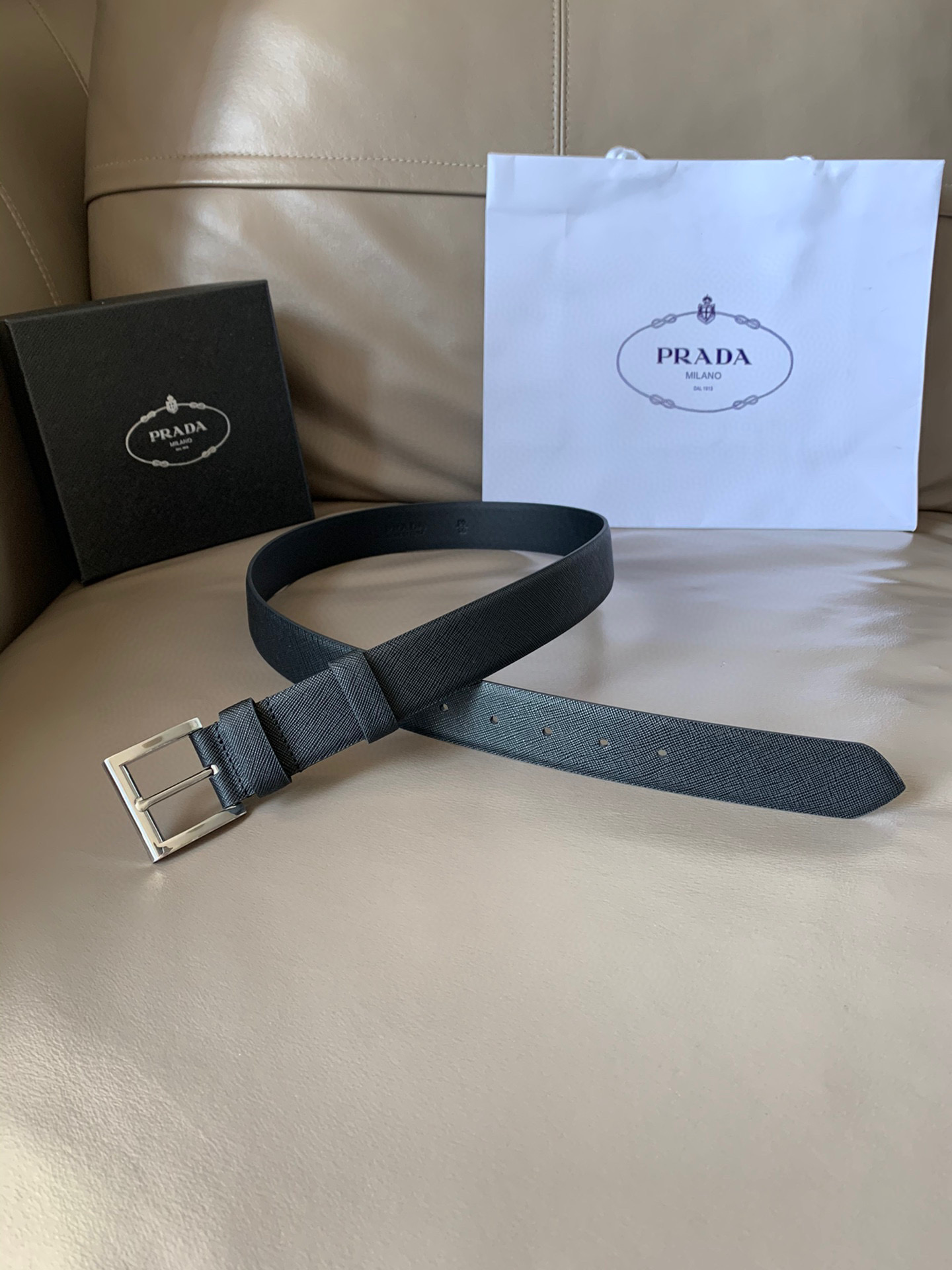 프라다 Prada 블랙 34mm