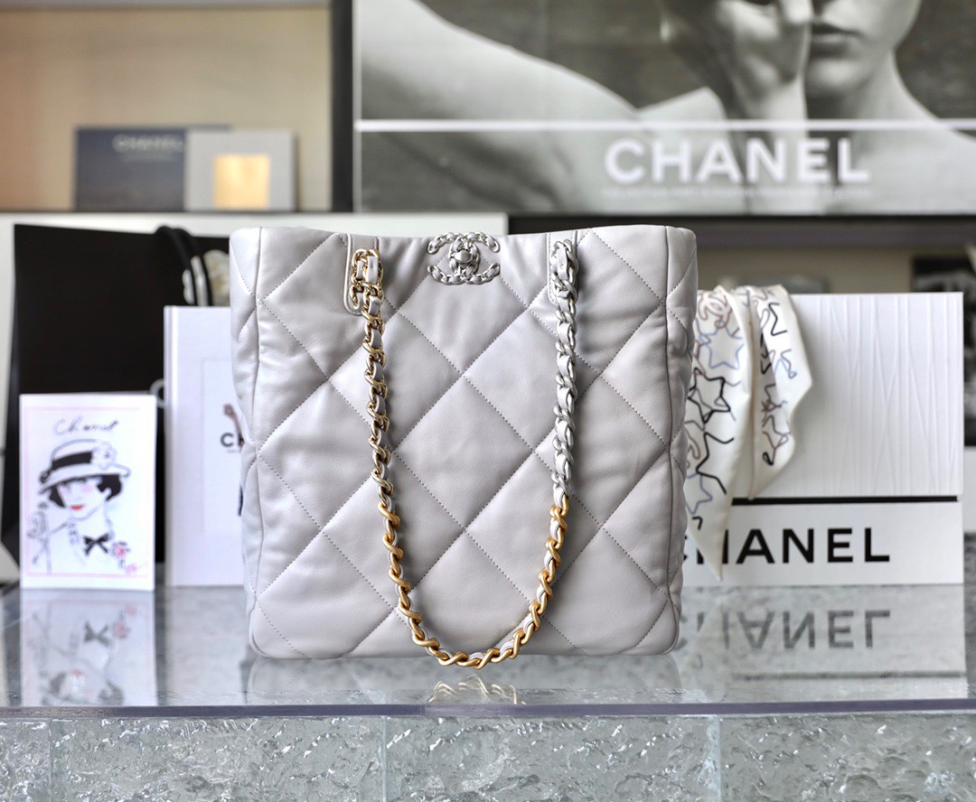 CHANEL 19 토트 백 30CM