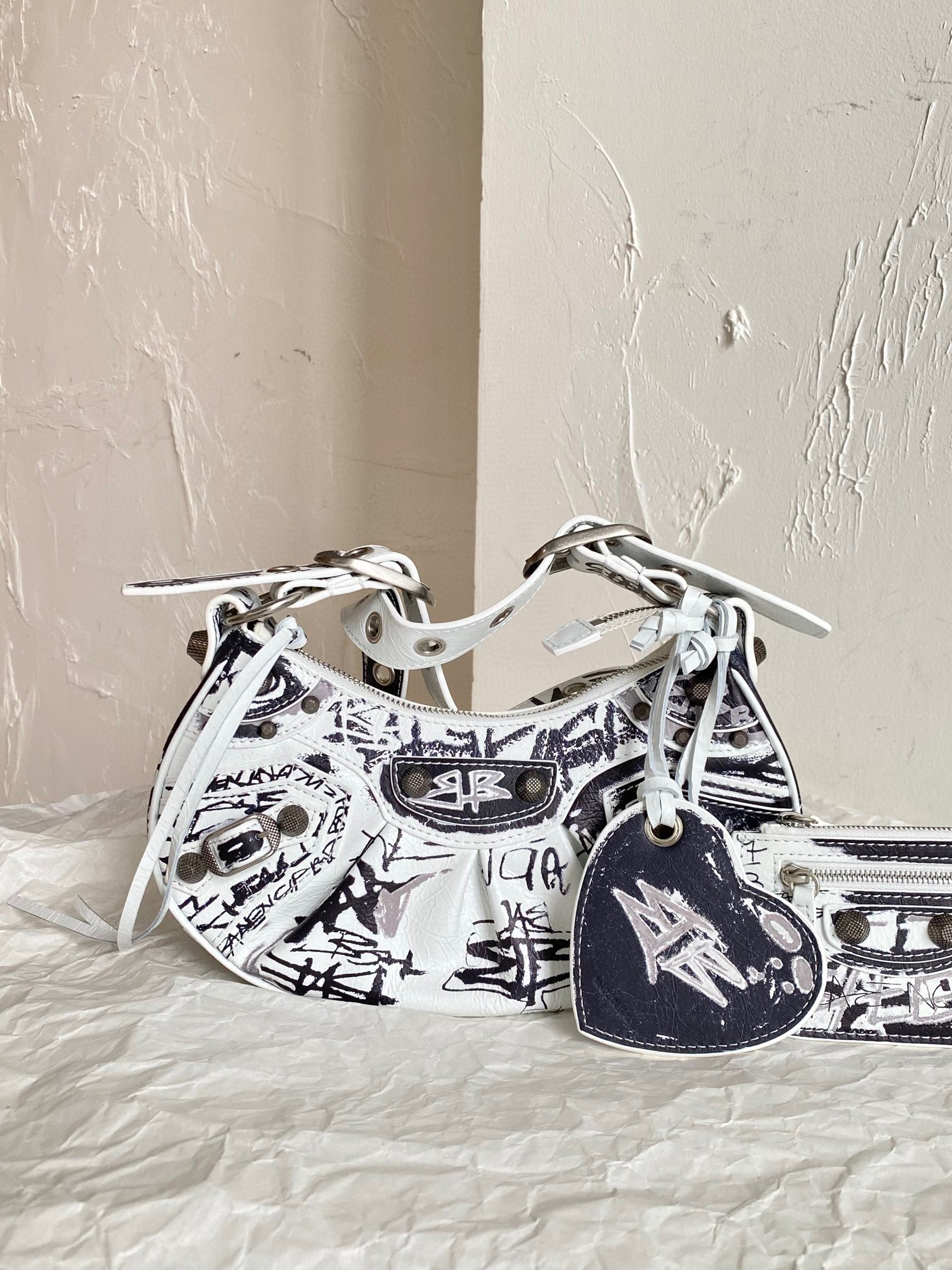 발렌시아가 Balenciaga LE CAGOLE XS 숄더백 671309 GRAFFITI  흰색의