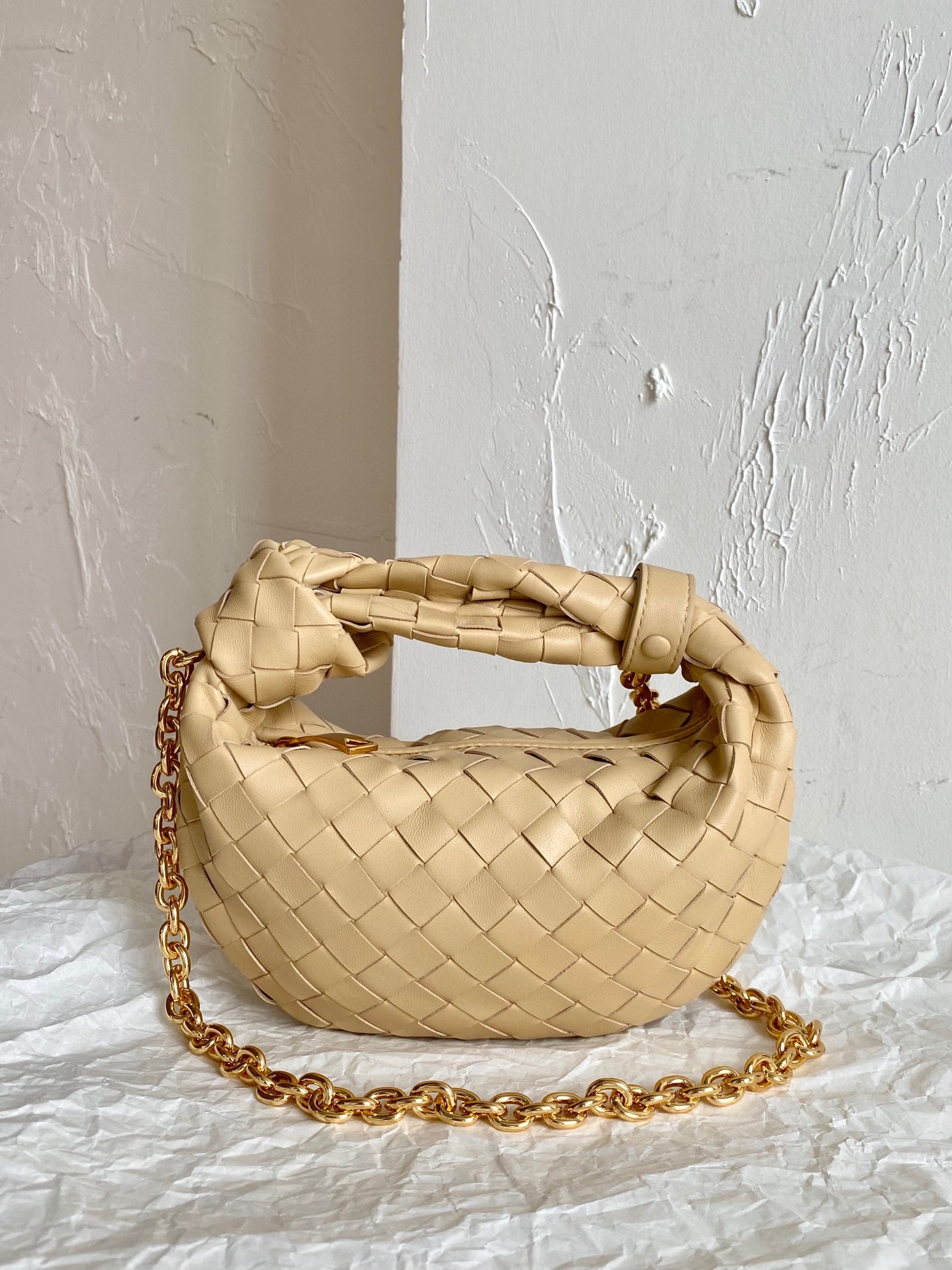 보테가베네타 Bottega Veneta MINI JODIE 미니 조디 709562 베이지