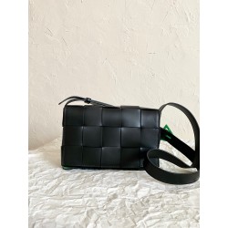 보테가베네타 Bottega Veneta CASSETTE 카세트 백 708768 블랙