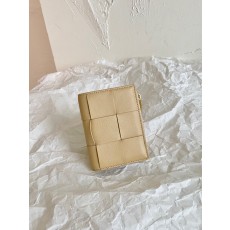 보테가베네타 Bottega Veneta 폴더형 플랩 지갑 651381 카키색