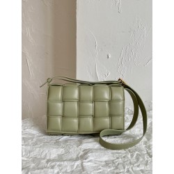 보테가베네타 Bottega Veneta PADDED CASSETTE 패디드 카세트 백 591970 연한 녹색