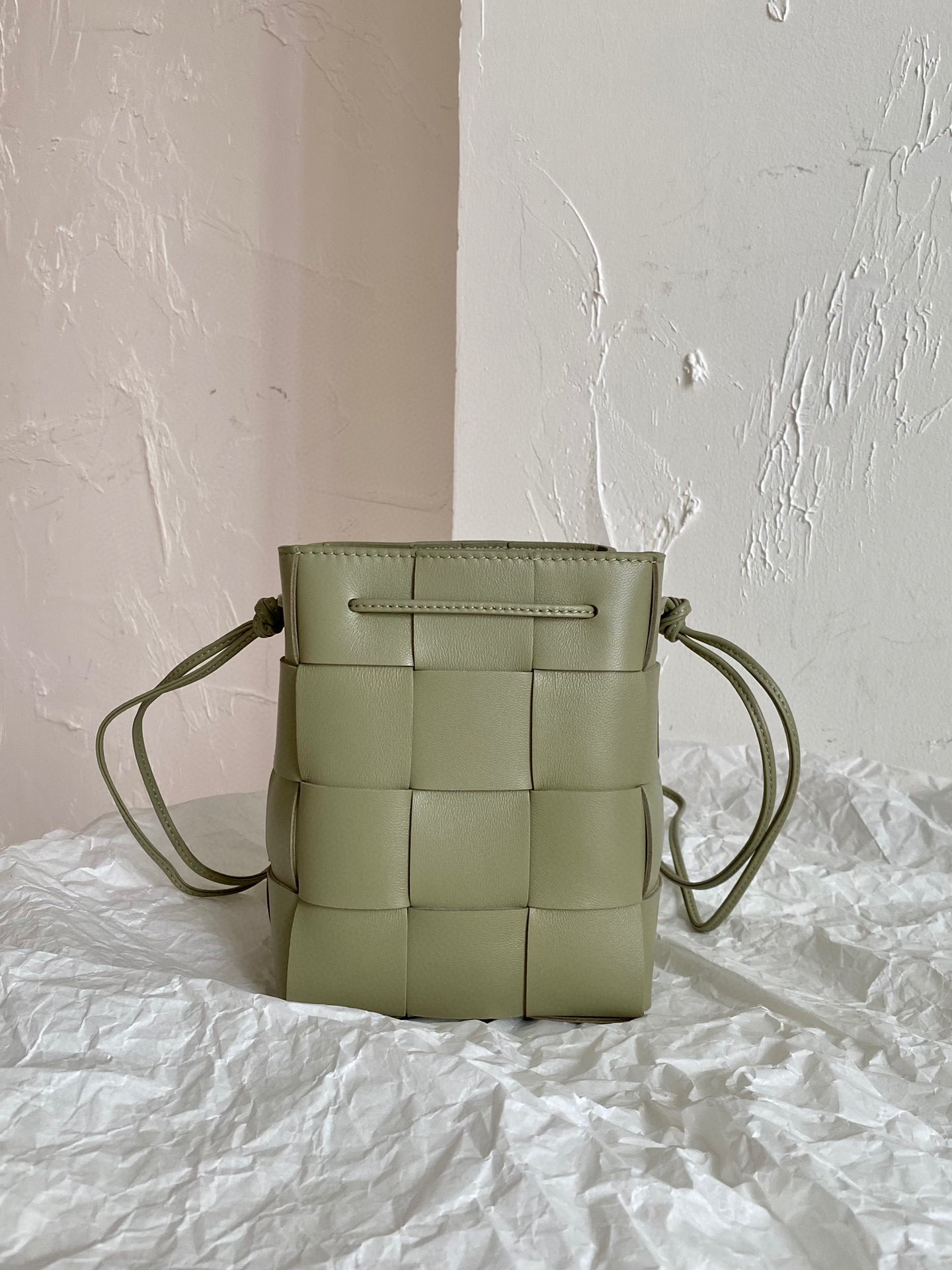 보테가베네타 Bottega Veneta CASSETTE 스몰 카세트 버킷 백 680218 연한 녹색