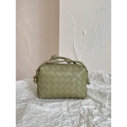 보테가베네타 Bottega Veneta LOOP 666683 연한 녹색