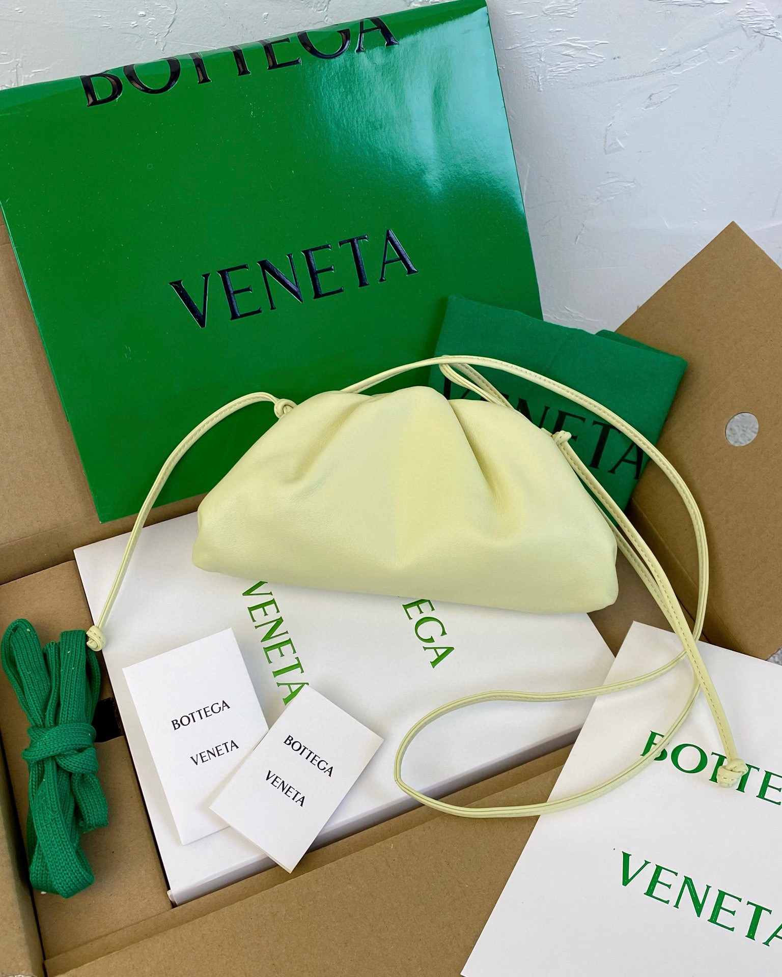보테가베네타 Bottega Veneta MINI POUCH 미니 조디 585852 베이지