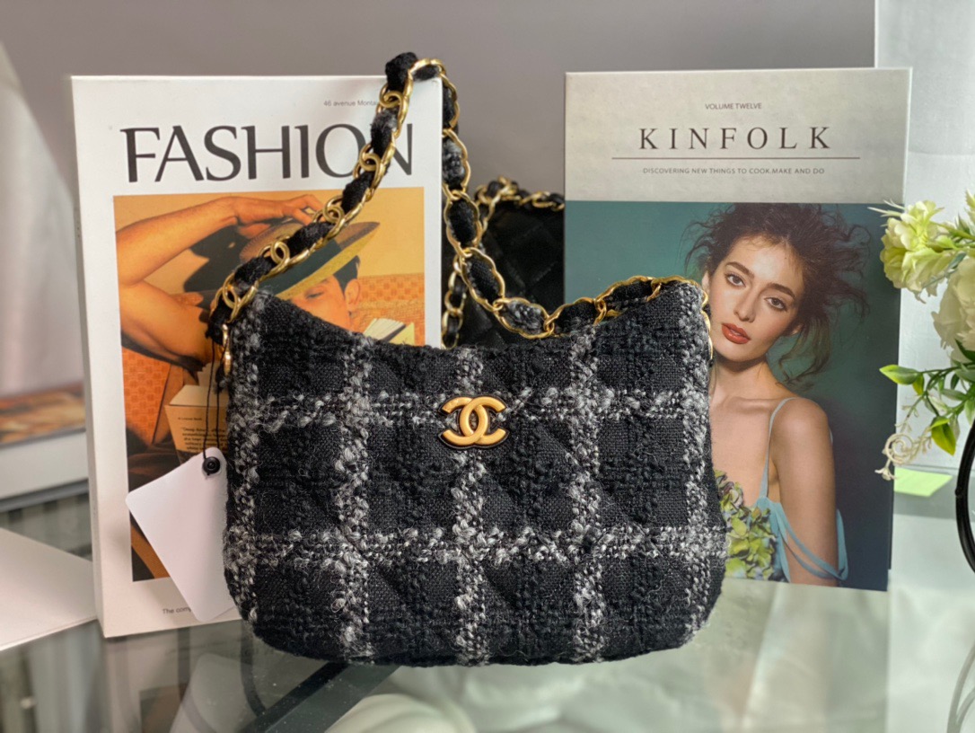 CHANEL 호보 핸드백 17.5CM