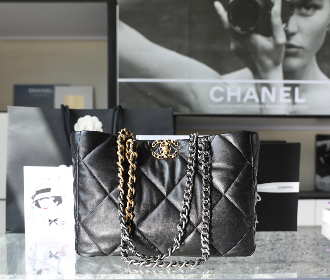 CHANEL 19 토트 백 24CM