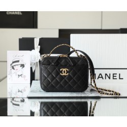 CHANEL 미니 카메라 케이스  19CM