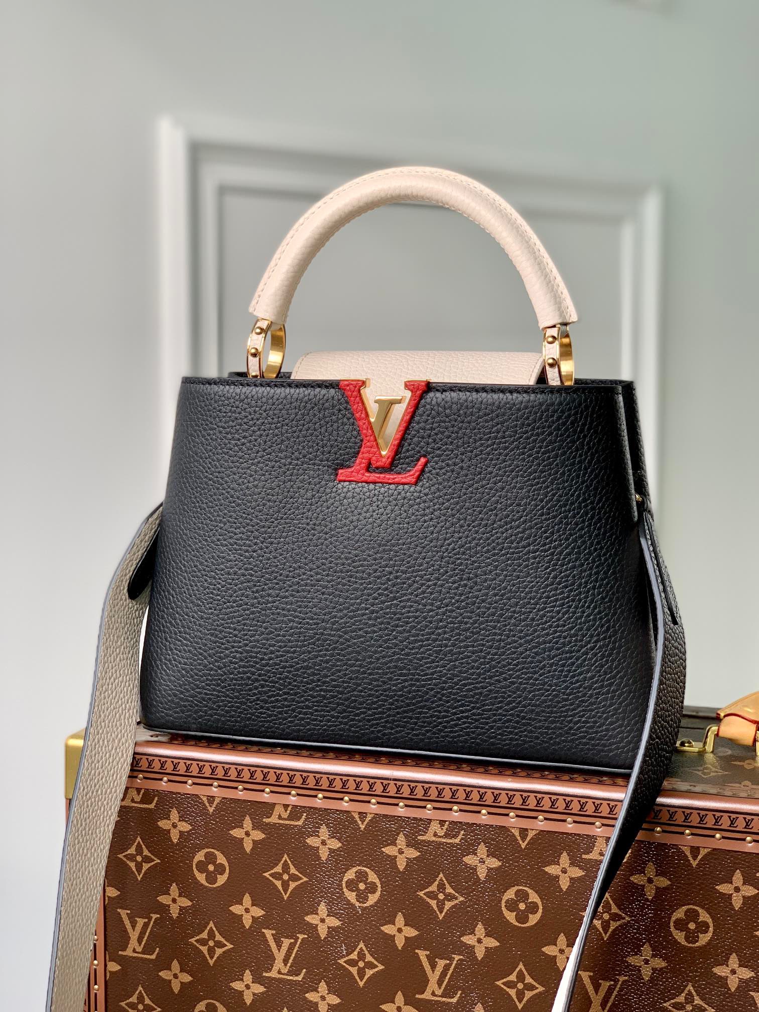 루이비통 Louis Vuitton 21043 숄더백 27CM