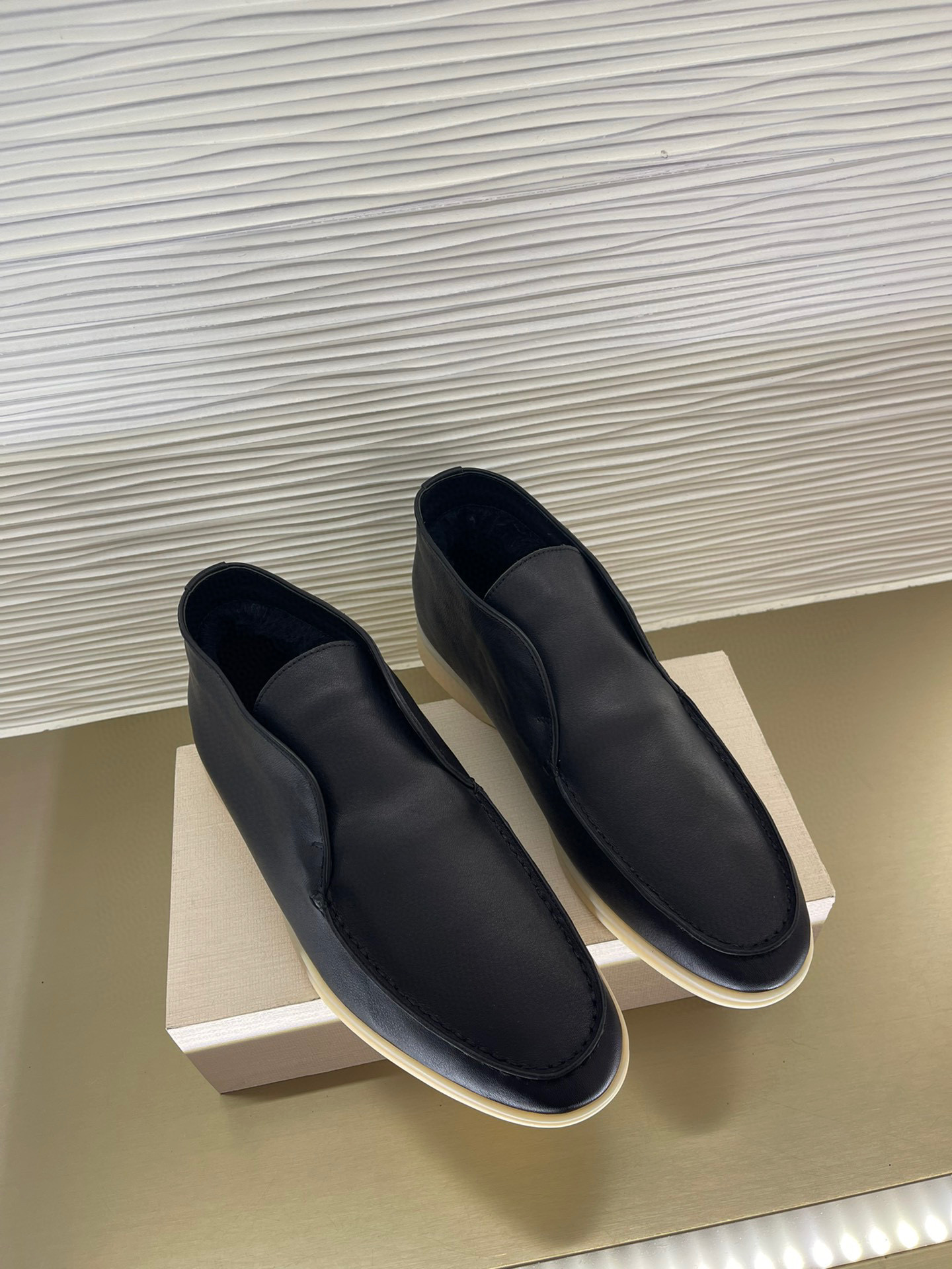 로로피아나 Loro Piana Open Walk 오픈 워크