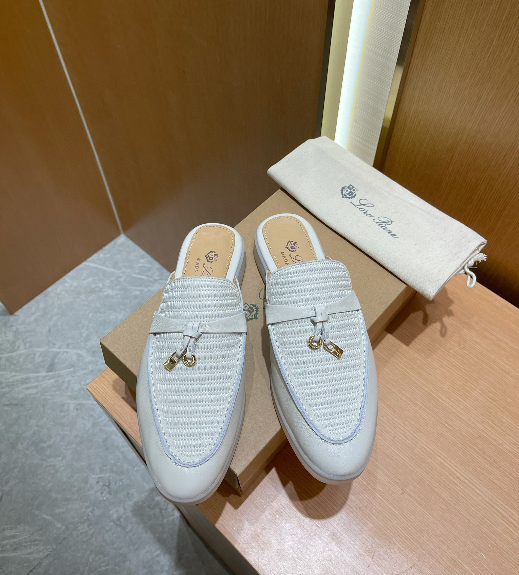 로로피아나 Loro Piana Babouche Charms Walk 모카신