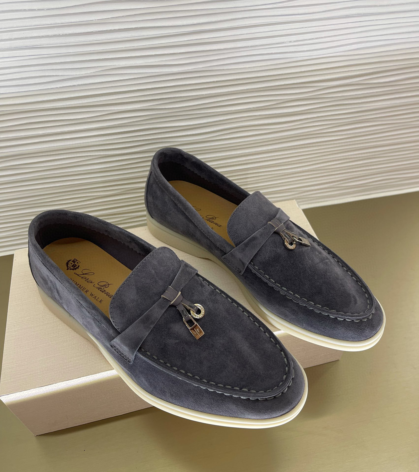 로로피아나 Loro Piana Summer Charms Walk 모카신