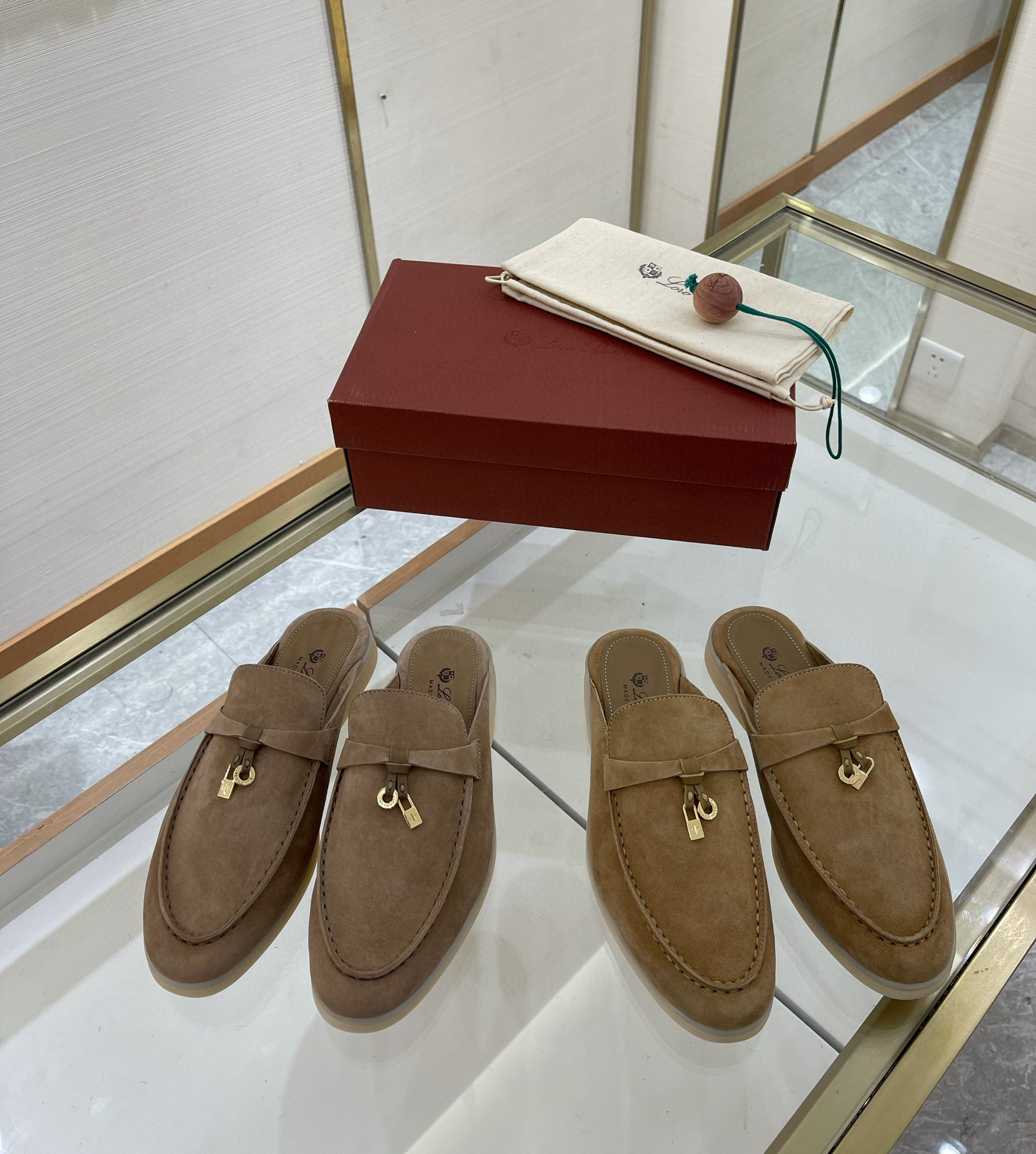 로로피아나 Loro Piana Babouche Charms Walk 모카신