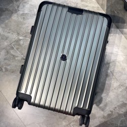 리모와 rimowa X Moncler 캐빈 케이스