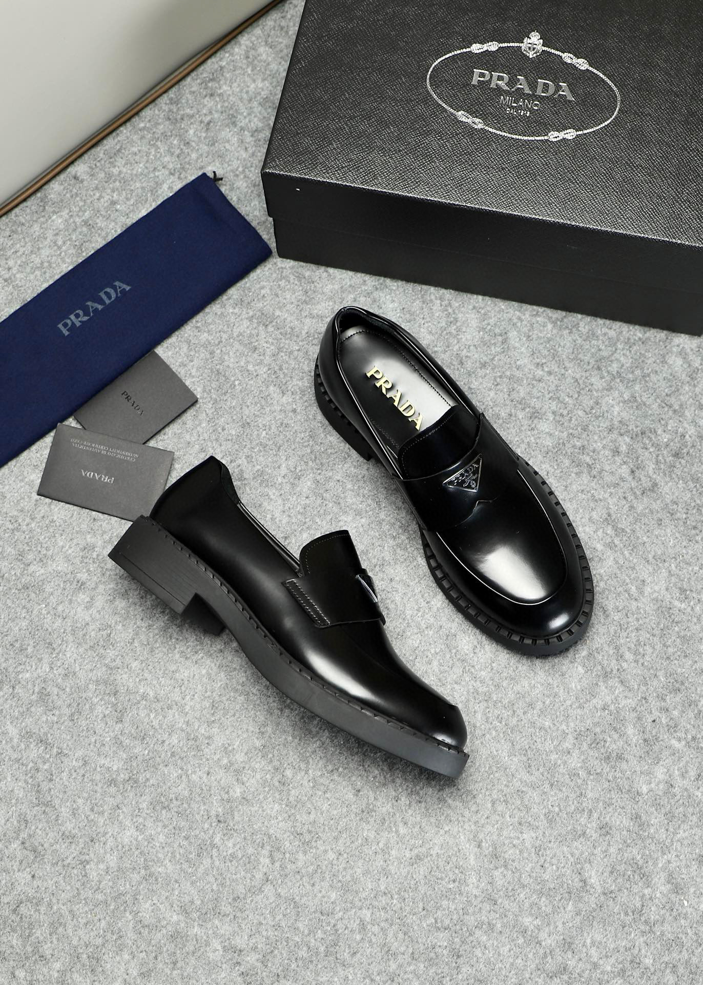 프라다 Prada 로퍼 슈즈