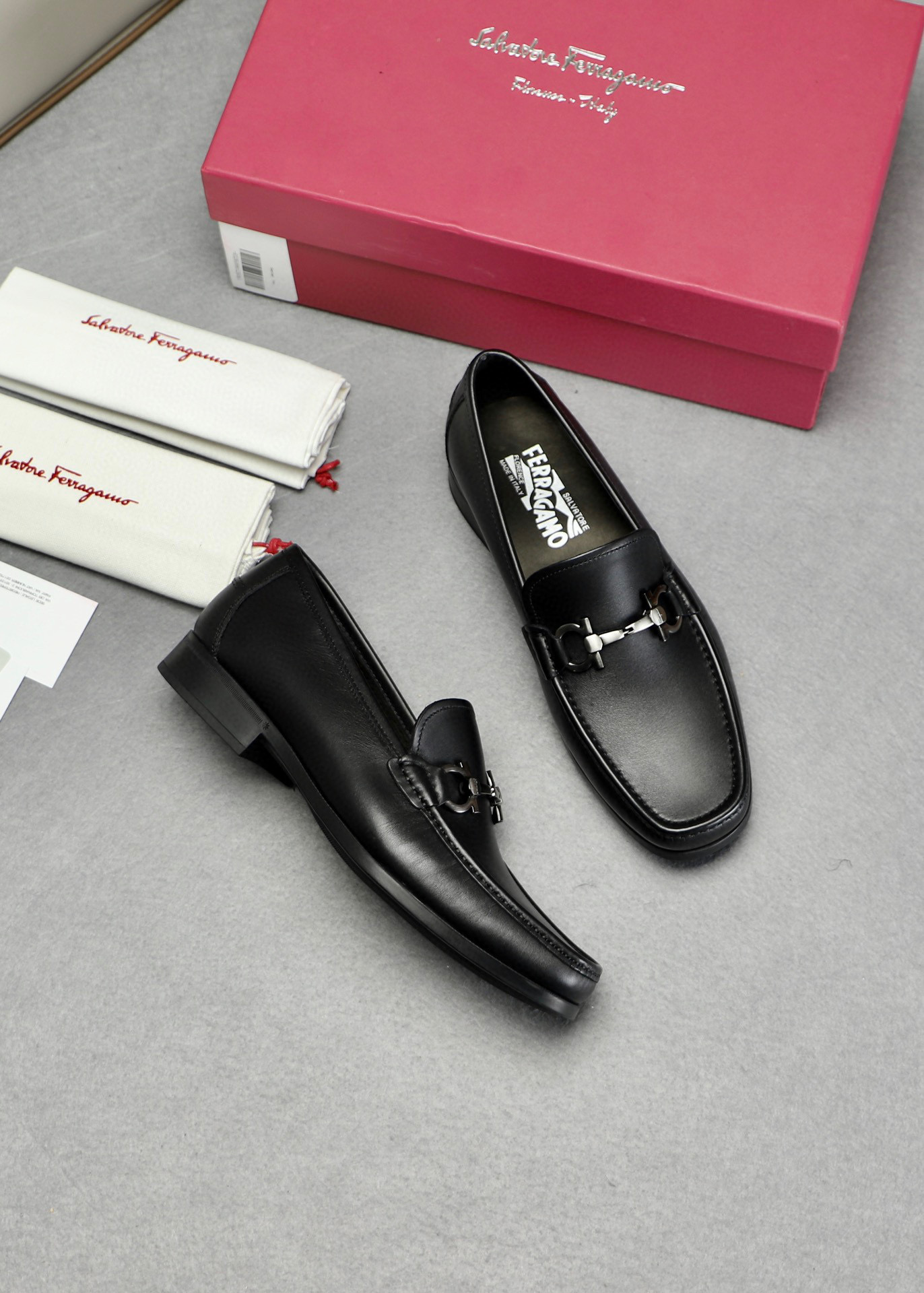살바토레 페라가모 Salvatore Ferragamo 모카신