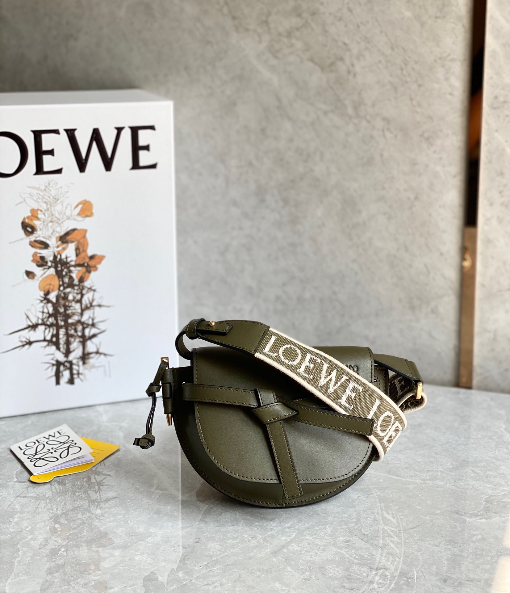 로에베 Loewe 크로스 백 21CM