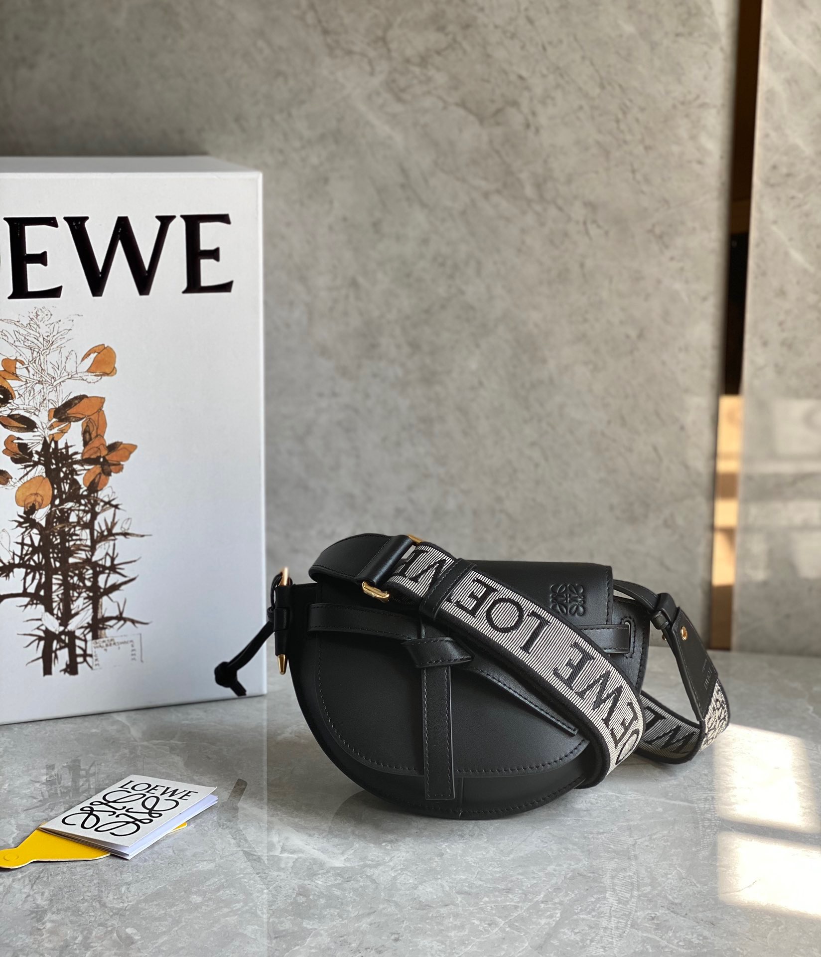 로에베 Loewe 크로스 백 21CM