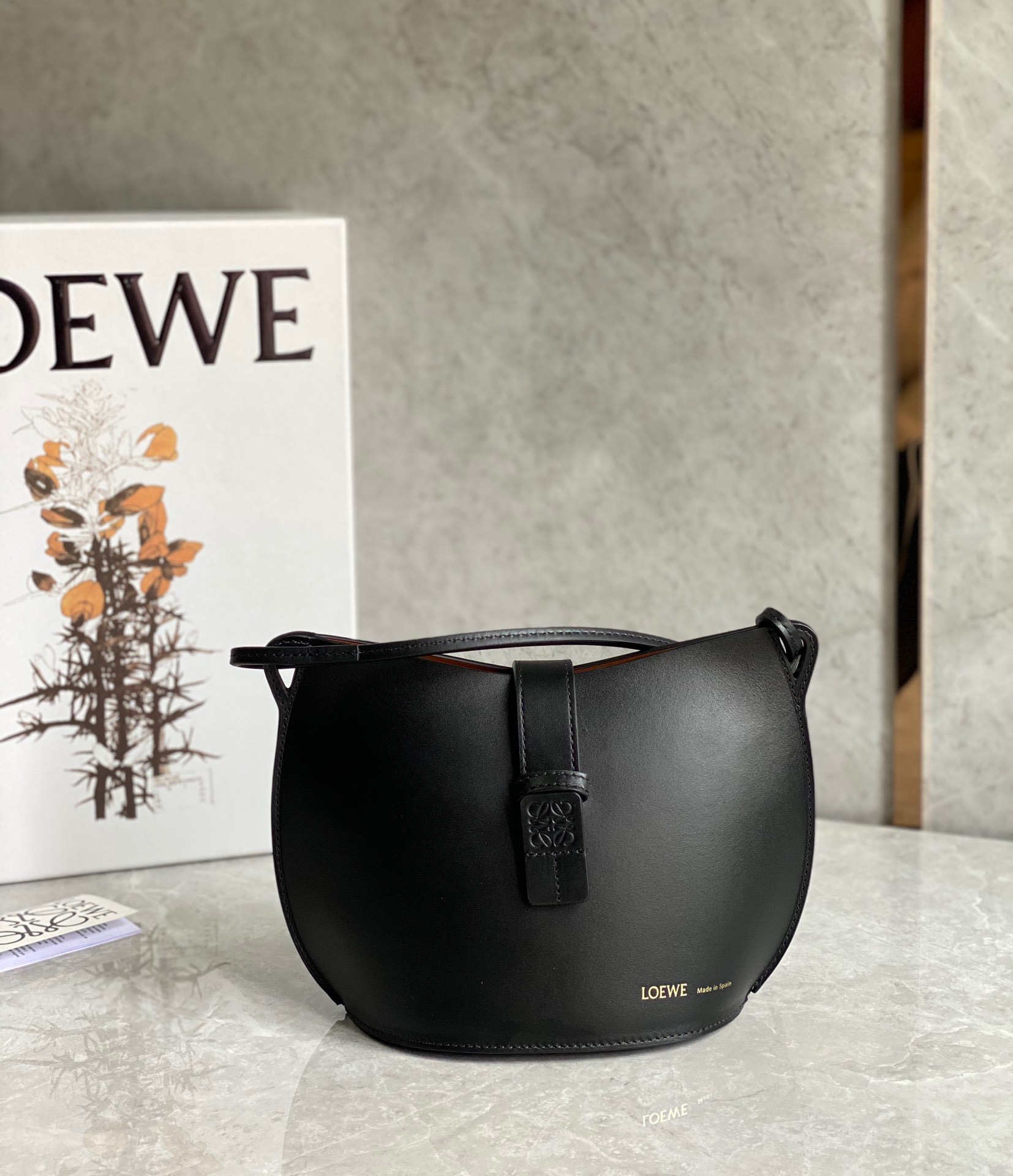 로에베 Loewe 버킷 백  14CM