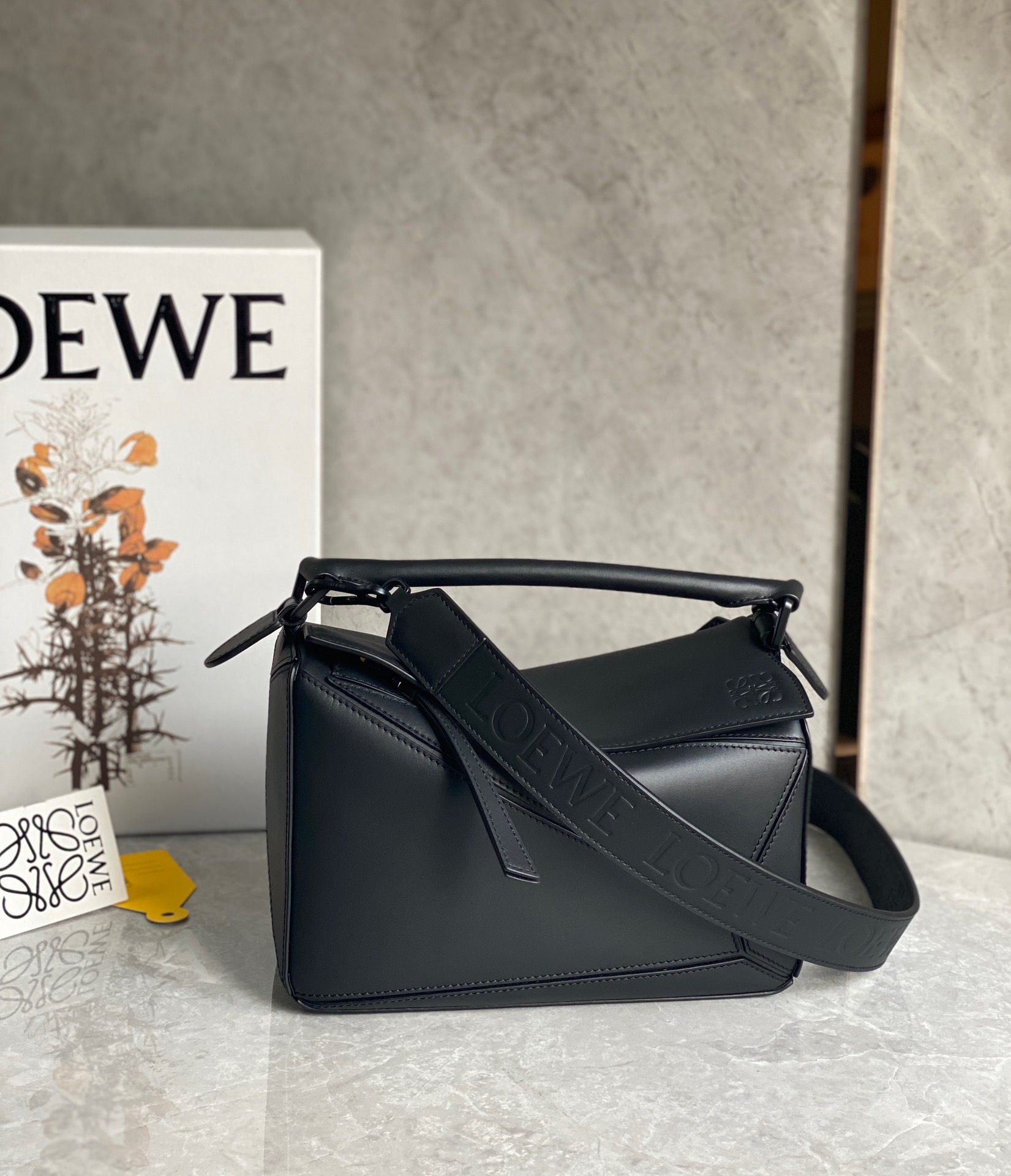 로에베 Loewe 크로스 백  24CM