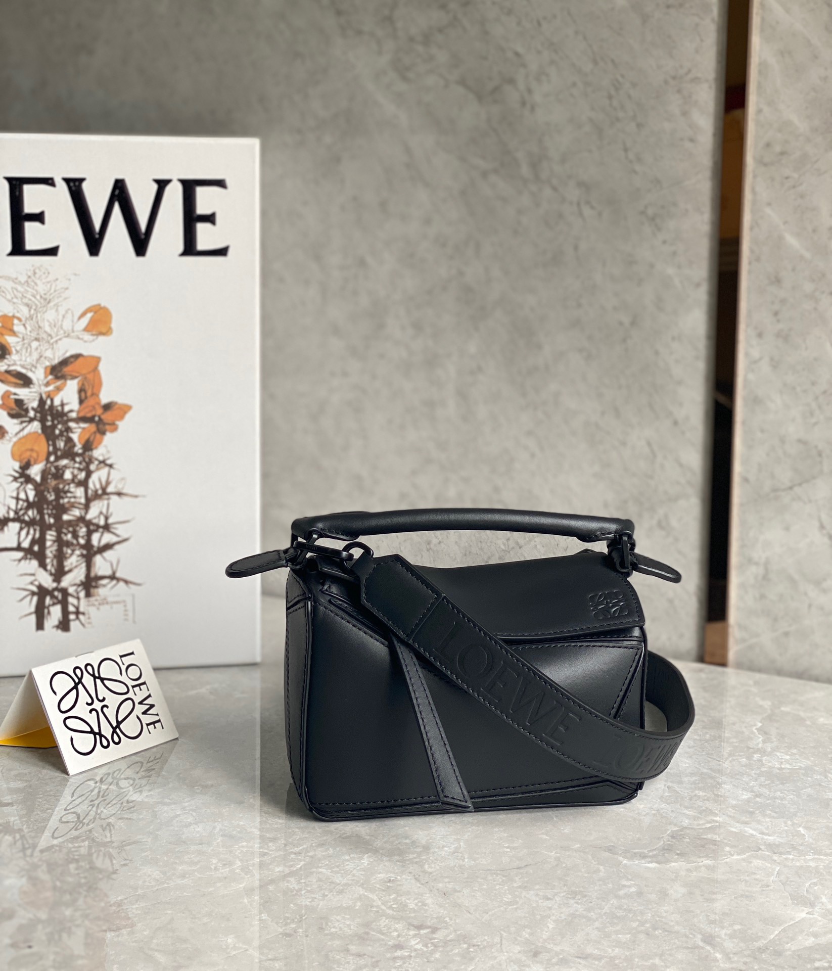 로에베 Loewe 크로스 백  18CM