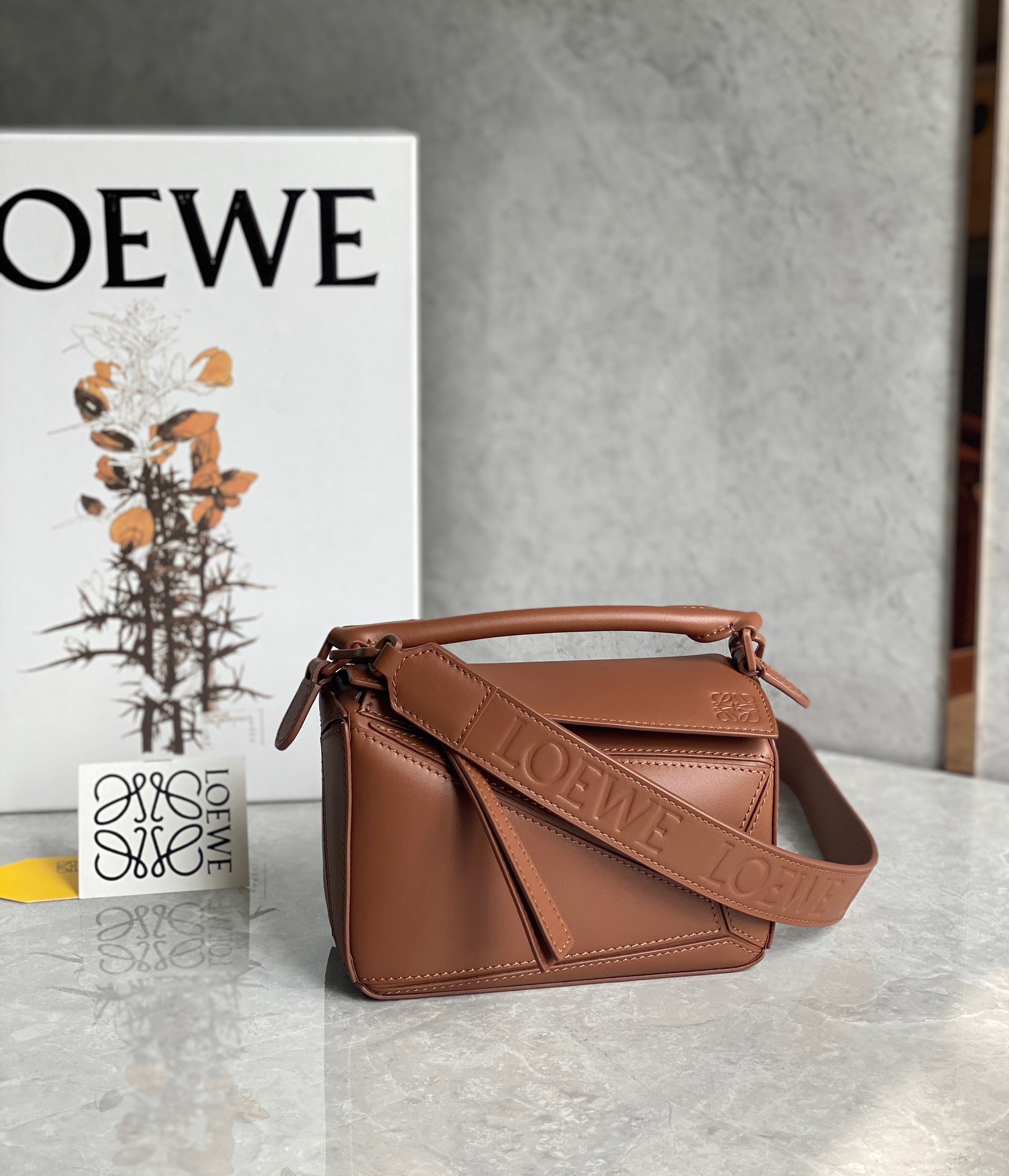 로에베 Loewe 크로스 백  18CM