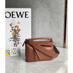 로에베 Loewe 크로스 백  18CM